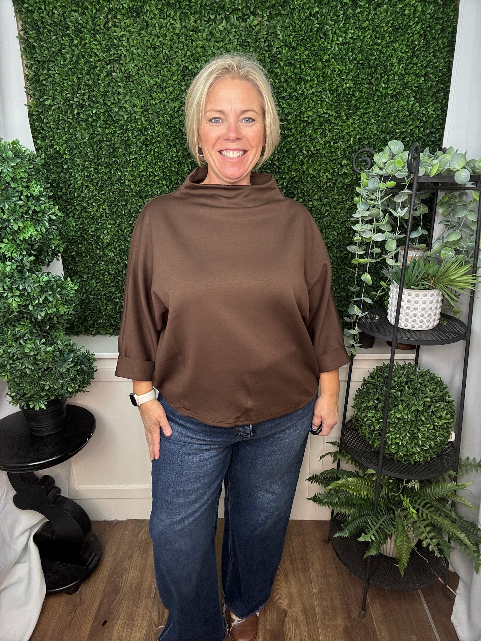MOCK-NECK 3/4 SLEEVE EVERYDAY TOP - BROWN/IVORY