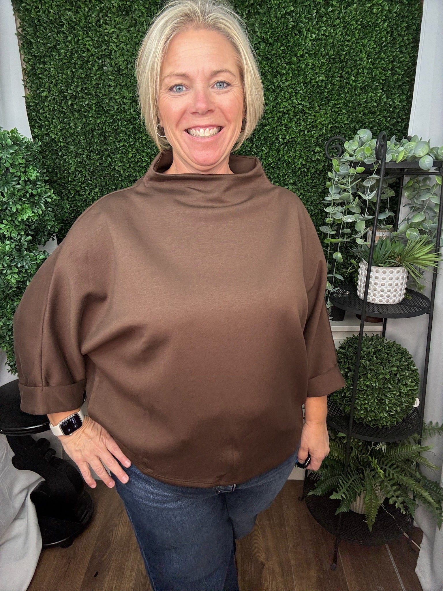 MOCK-NECK 3/4 SLEEVE EVERYDAY TOP - BROWN/IVORY