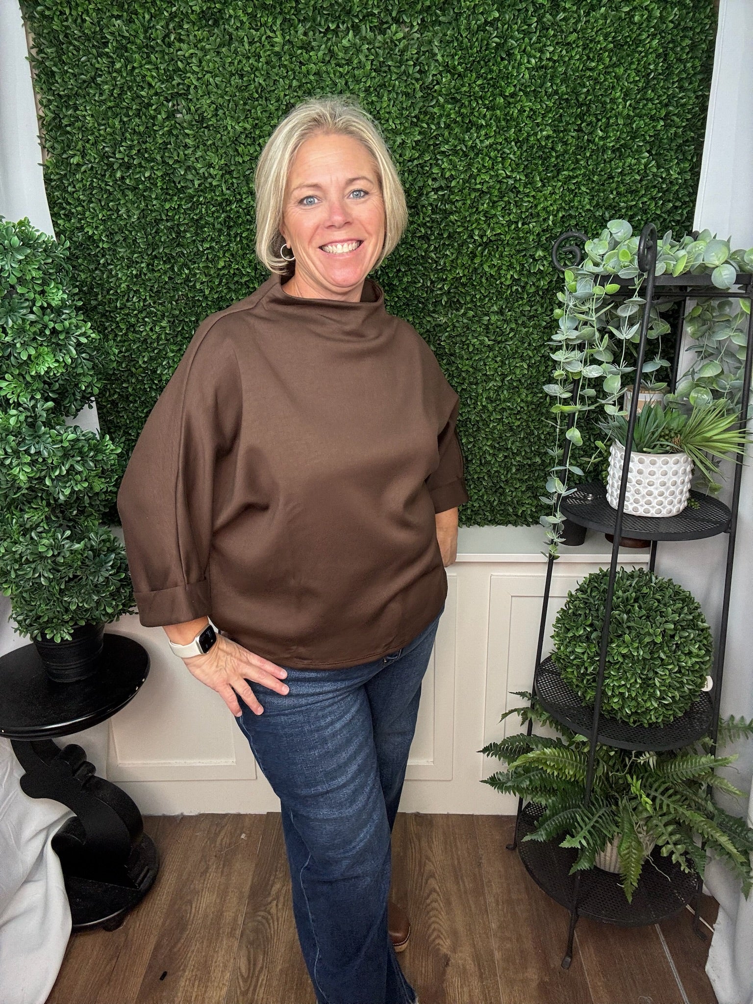 MOCK-NECK 3/4 SLEEVE EVERYDAY TOP - BROWN/IVORY
