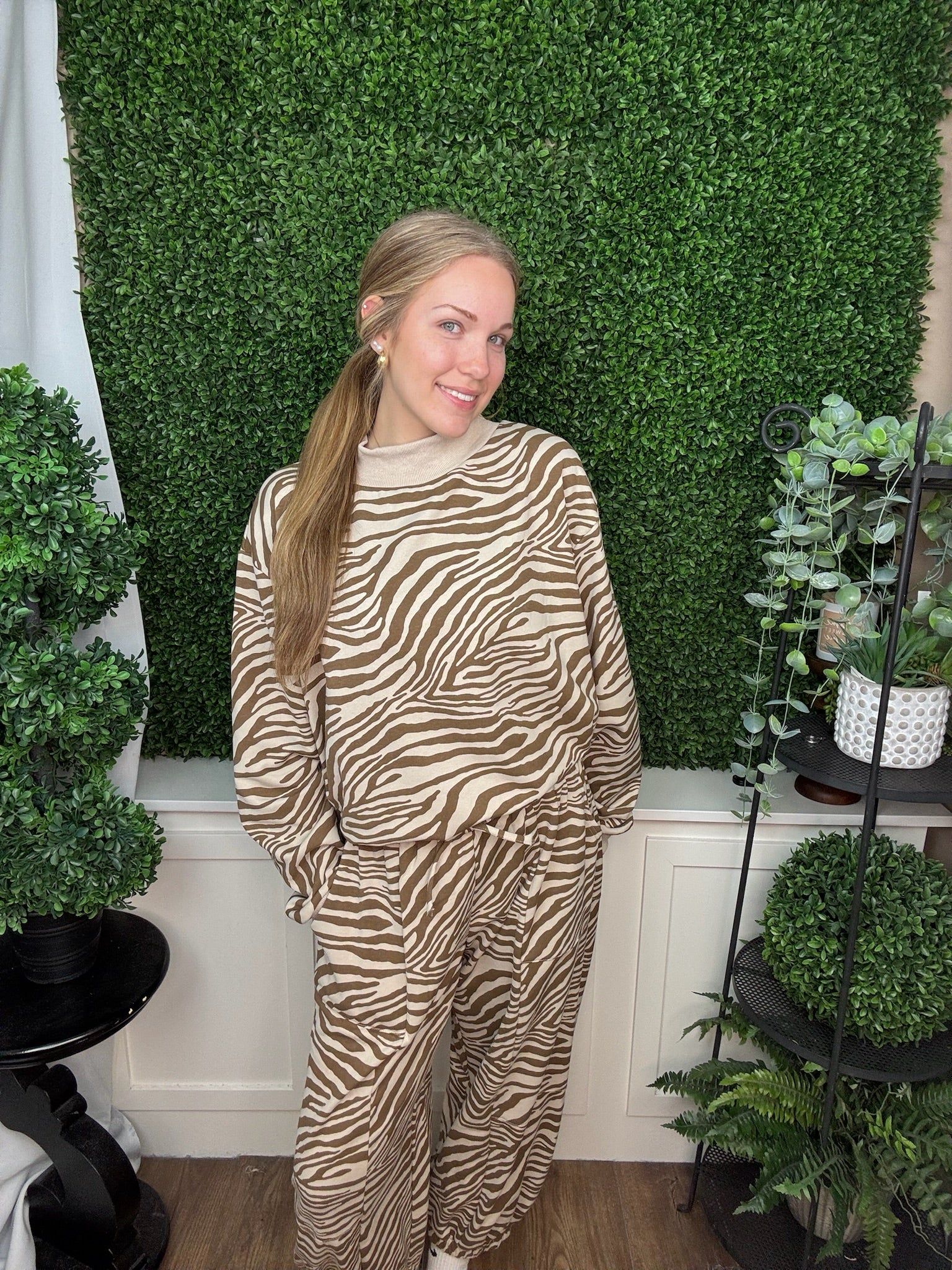 ZEBRA PRINT RIBBED TRIM SWEATSHIRT - SAND MOCHA