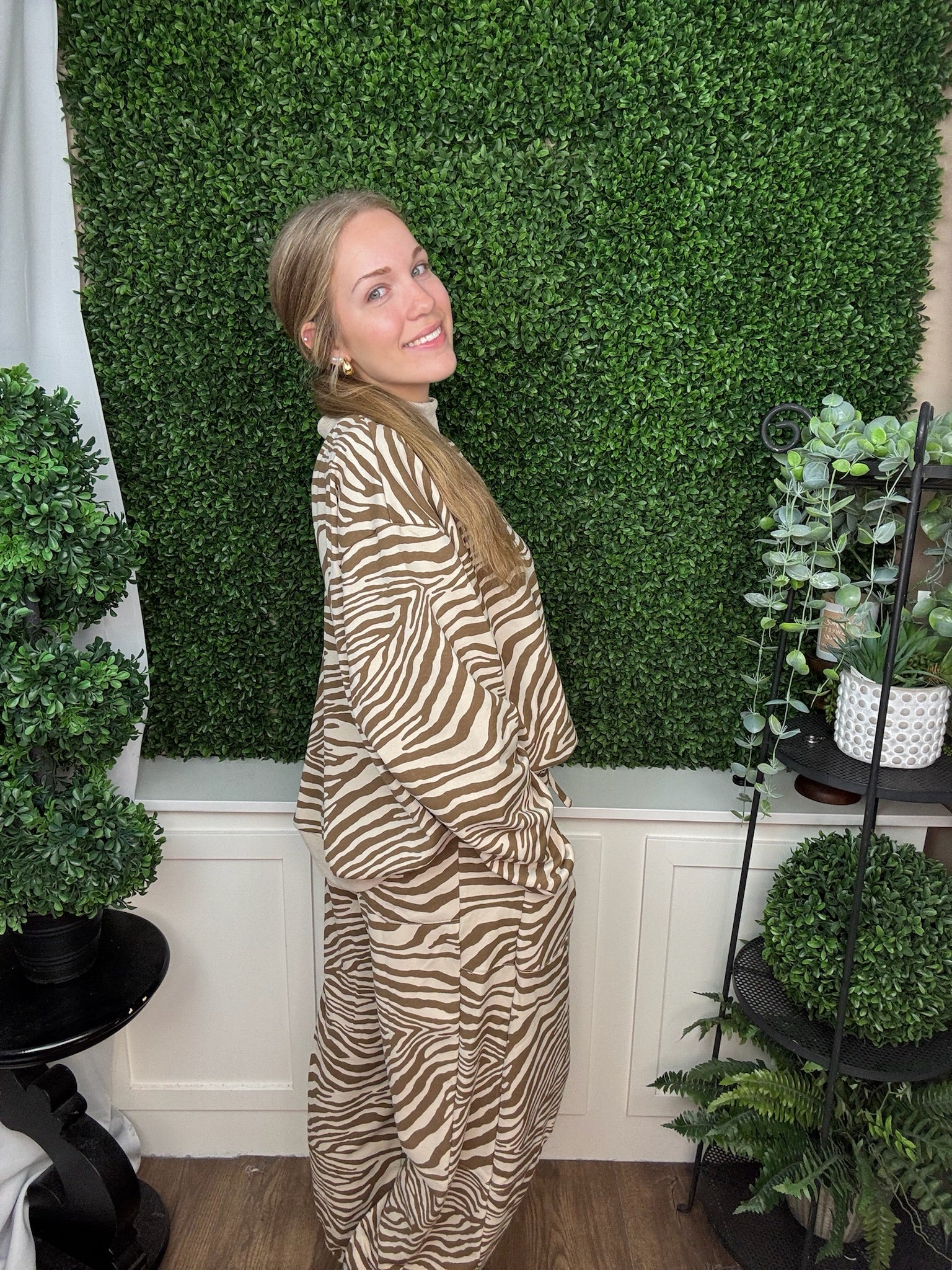 ZEBRA PRINT RIBBED TRIM SWEATSHIRT - SAND MOCHA