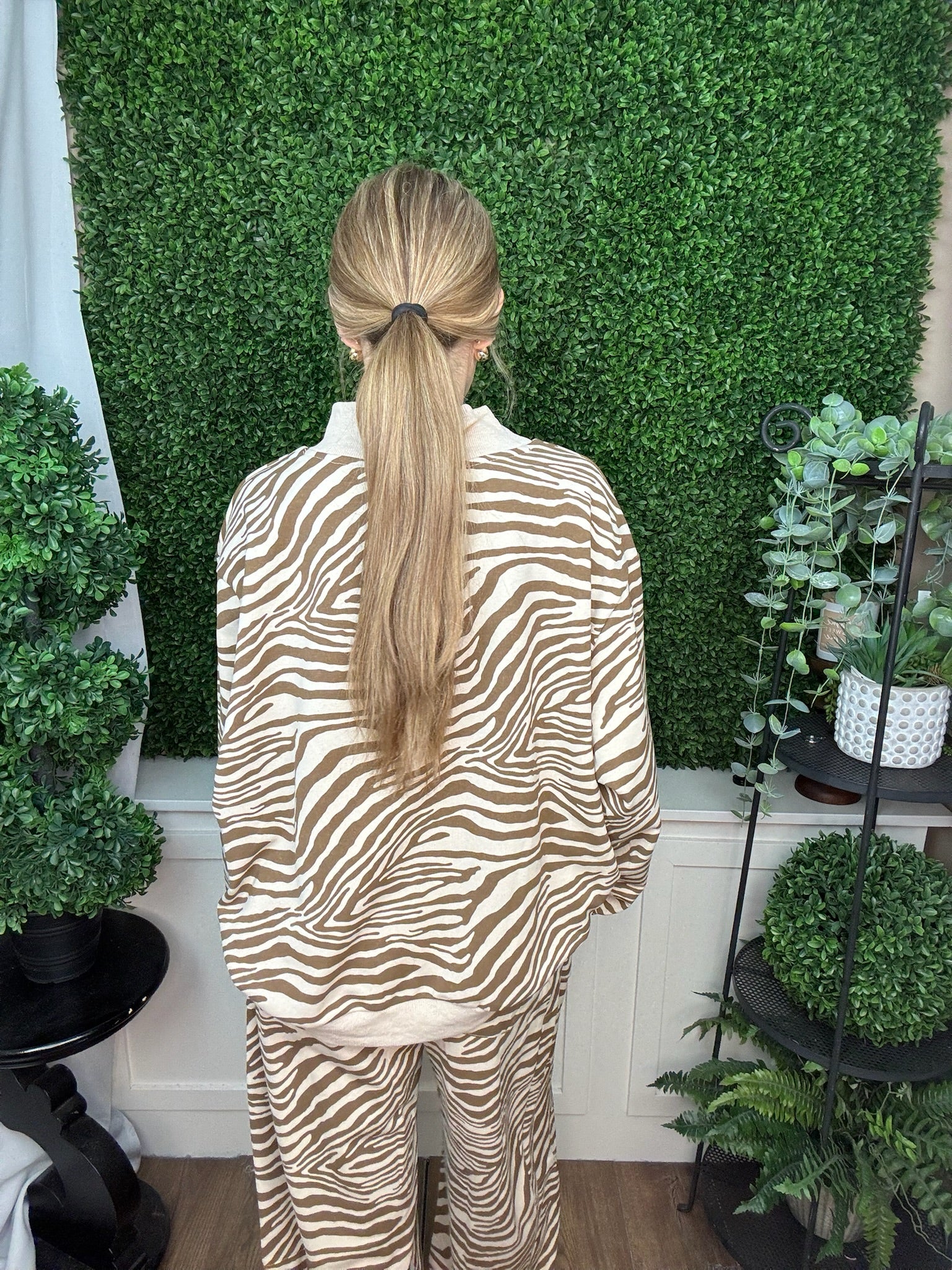 ZEBRA PRINT RIBBED TRIM SWEATSHIRT - SAND MOCHA