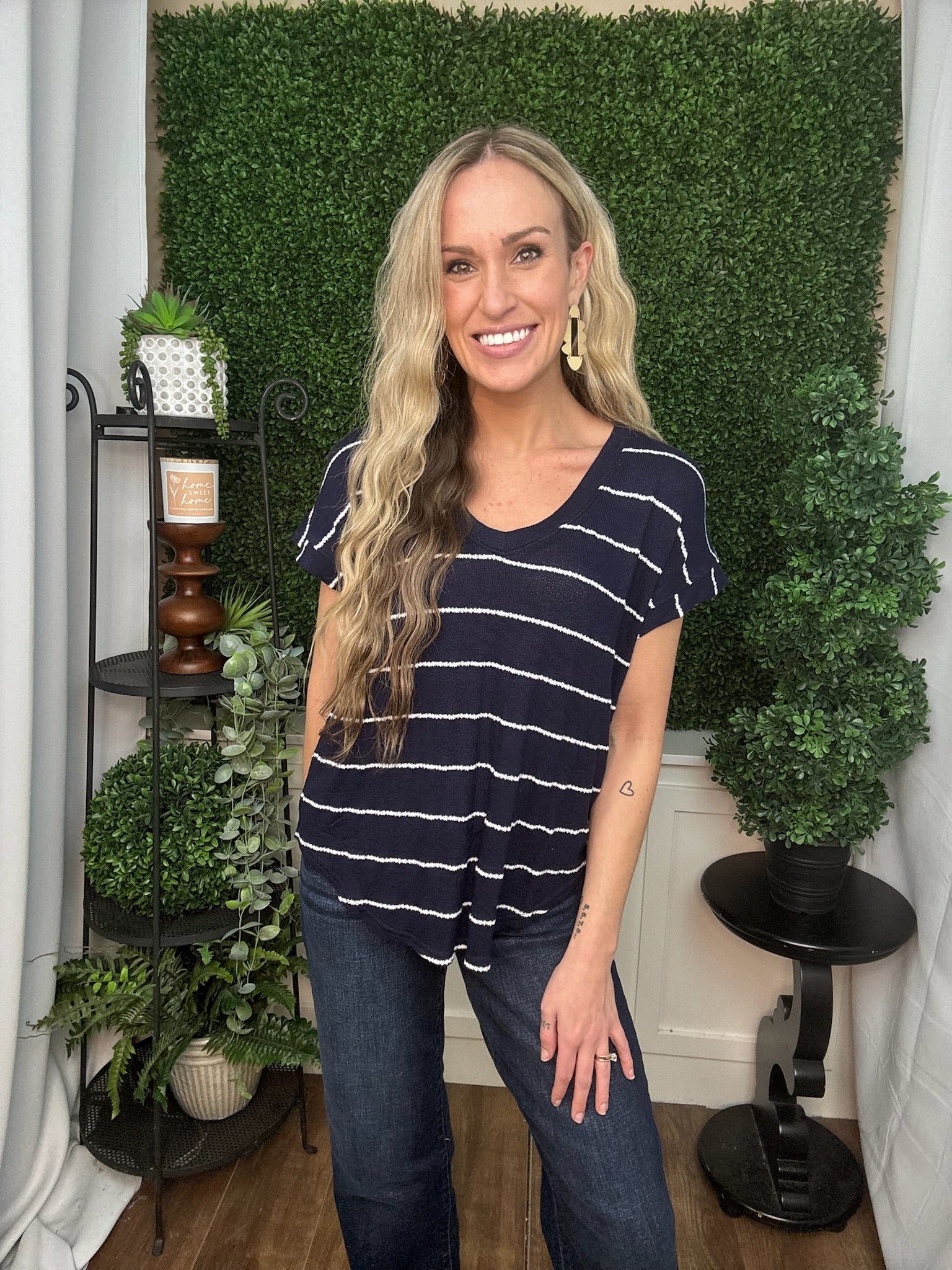 NAVY STRIPE VNECK CUFFED SHORT SLEVE KNIT TOP