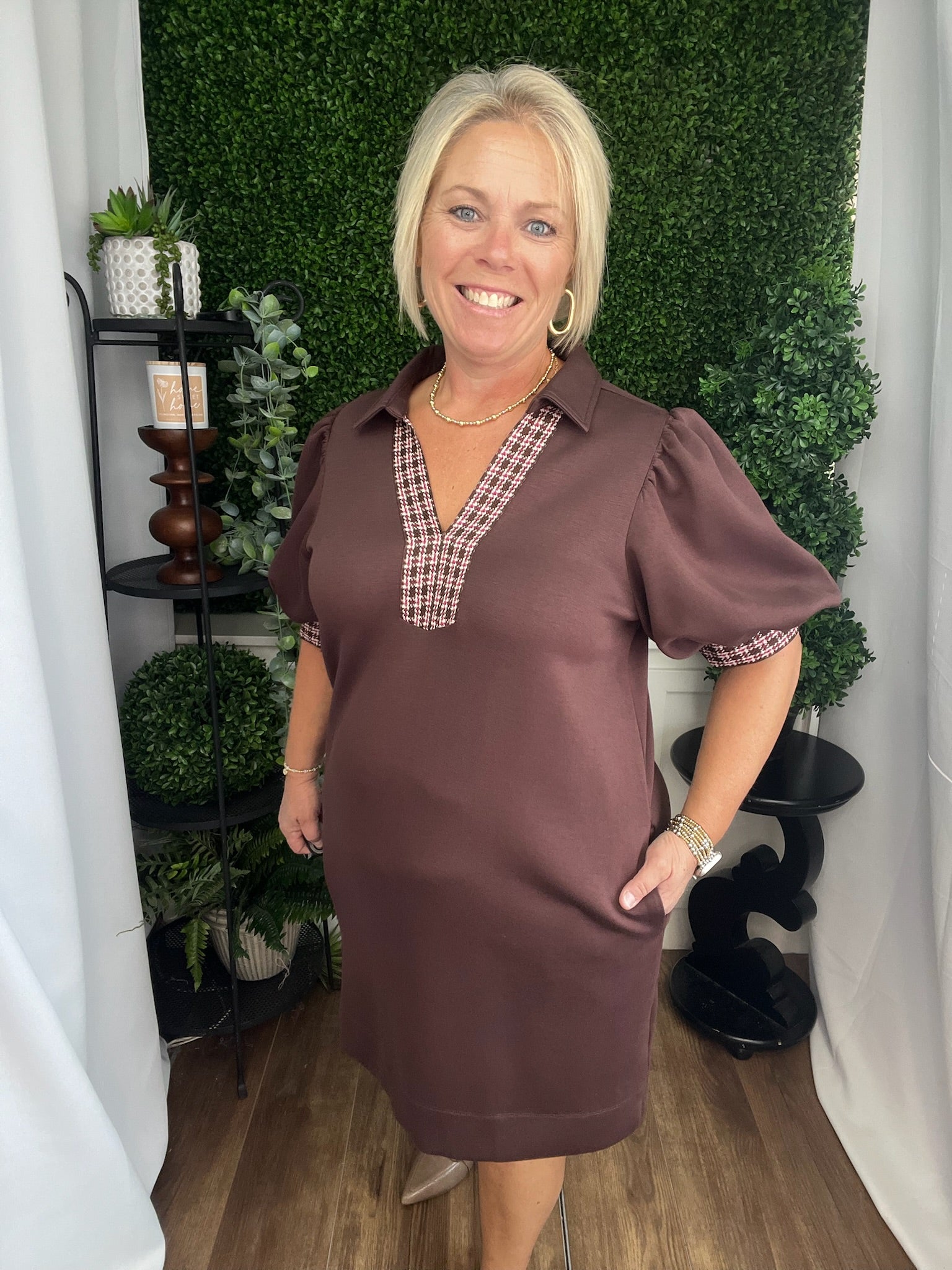 SOLID JERSEY KNIT PUFF SLEEVE MINI DRESS - BROWN