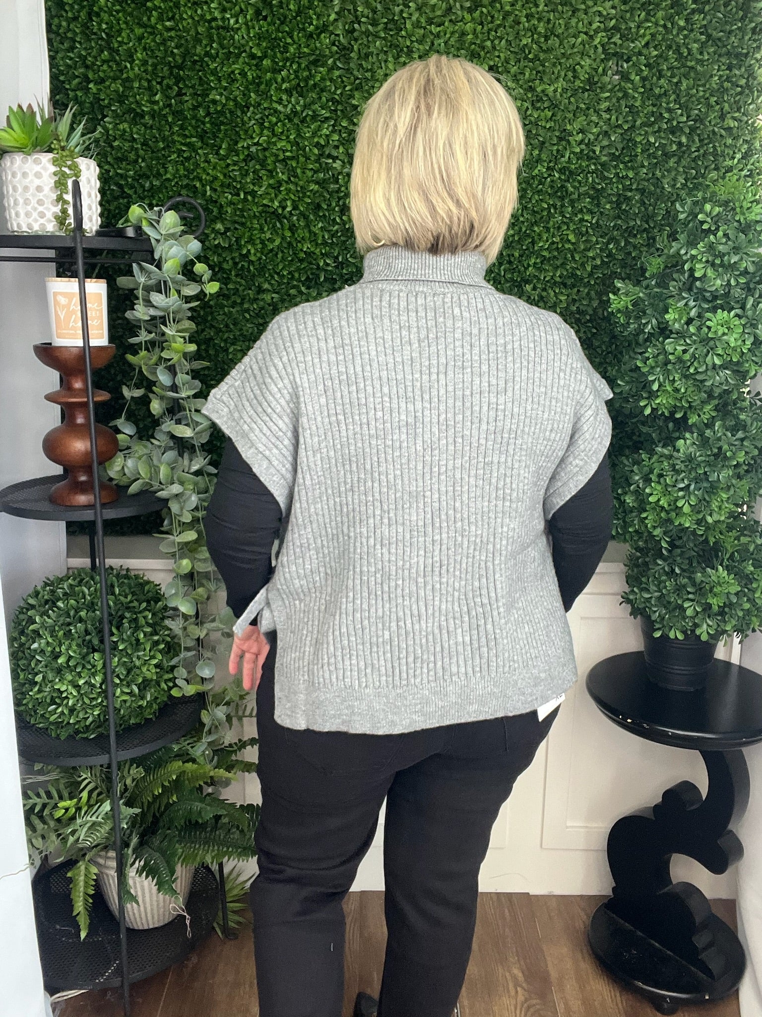 TURTLENECK SWEATER VEST - HEATHER GREY