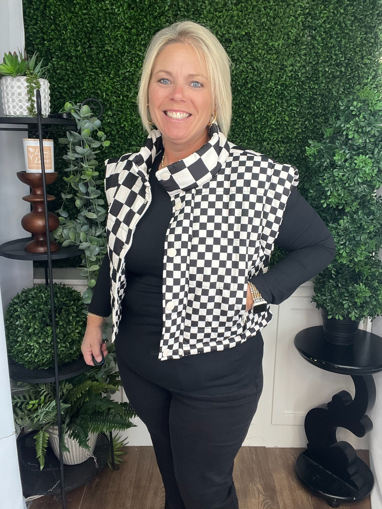 CHECKERED CROP ZIP UP PUFFER VEST - BLACK