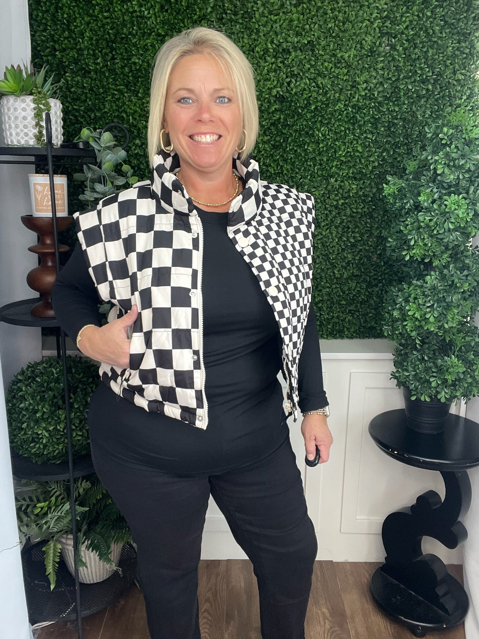 CHECKERED CROP ZIP UP PUFFER VEST - BLACK