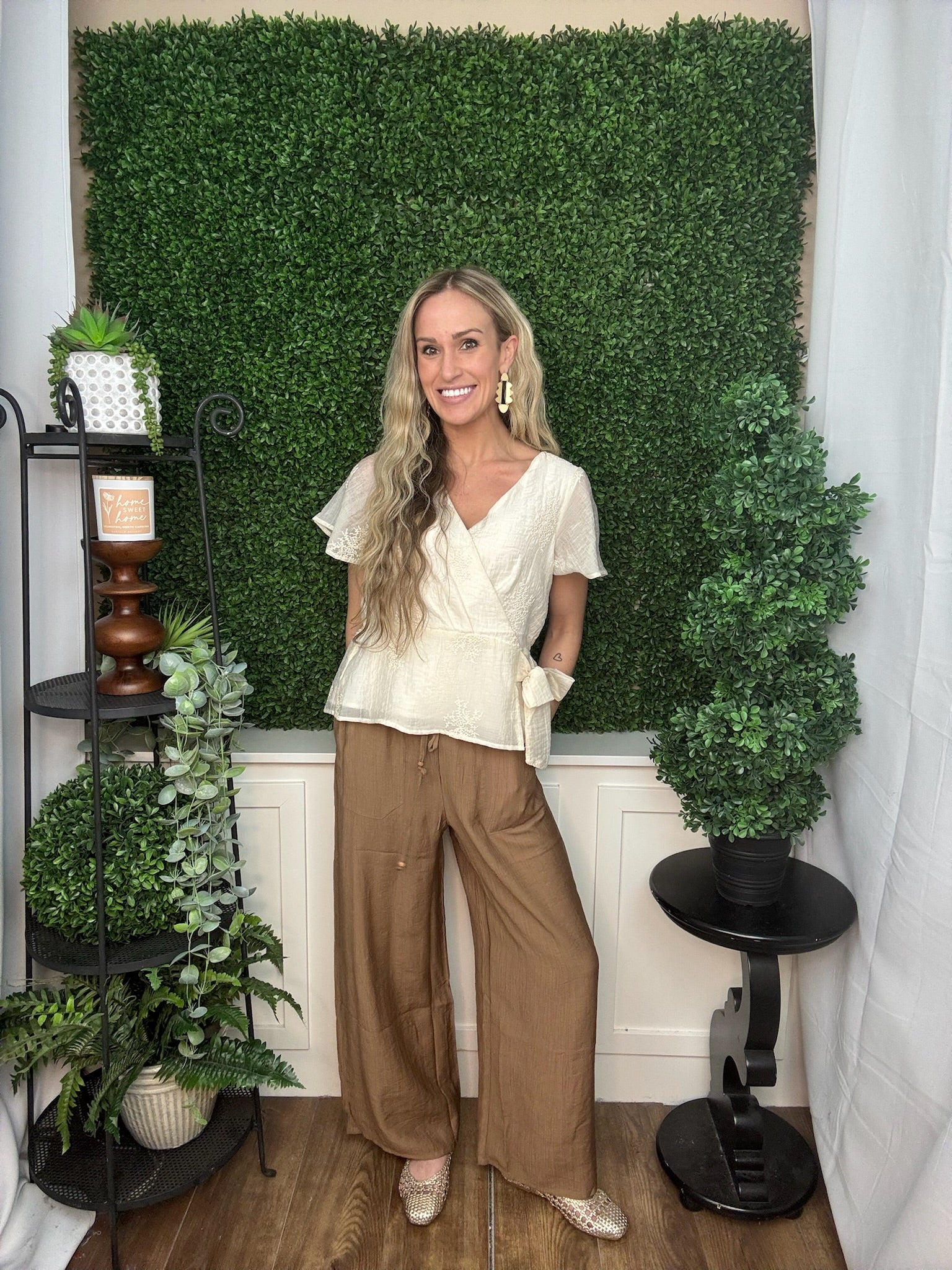 SHORT SLEEVE WRAP FRON WOVEN TOP W/TIE - CREAM