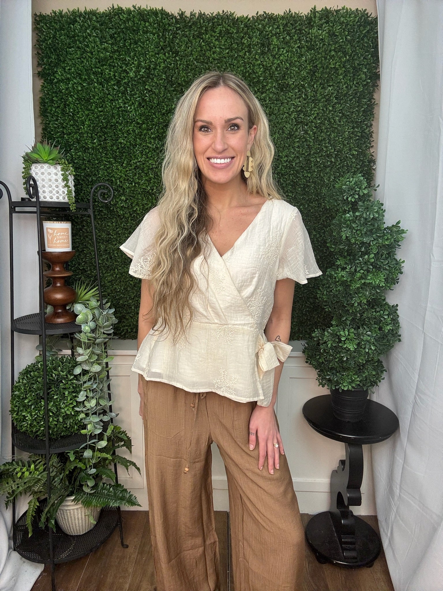 SHORT SLEEVE WRAP FRON WOVEN TOP W/TIE - CREAM