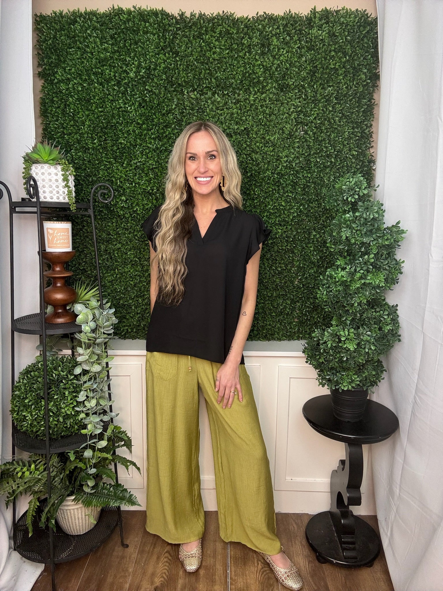 BLACK RUFFLE SLEEVE TOP