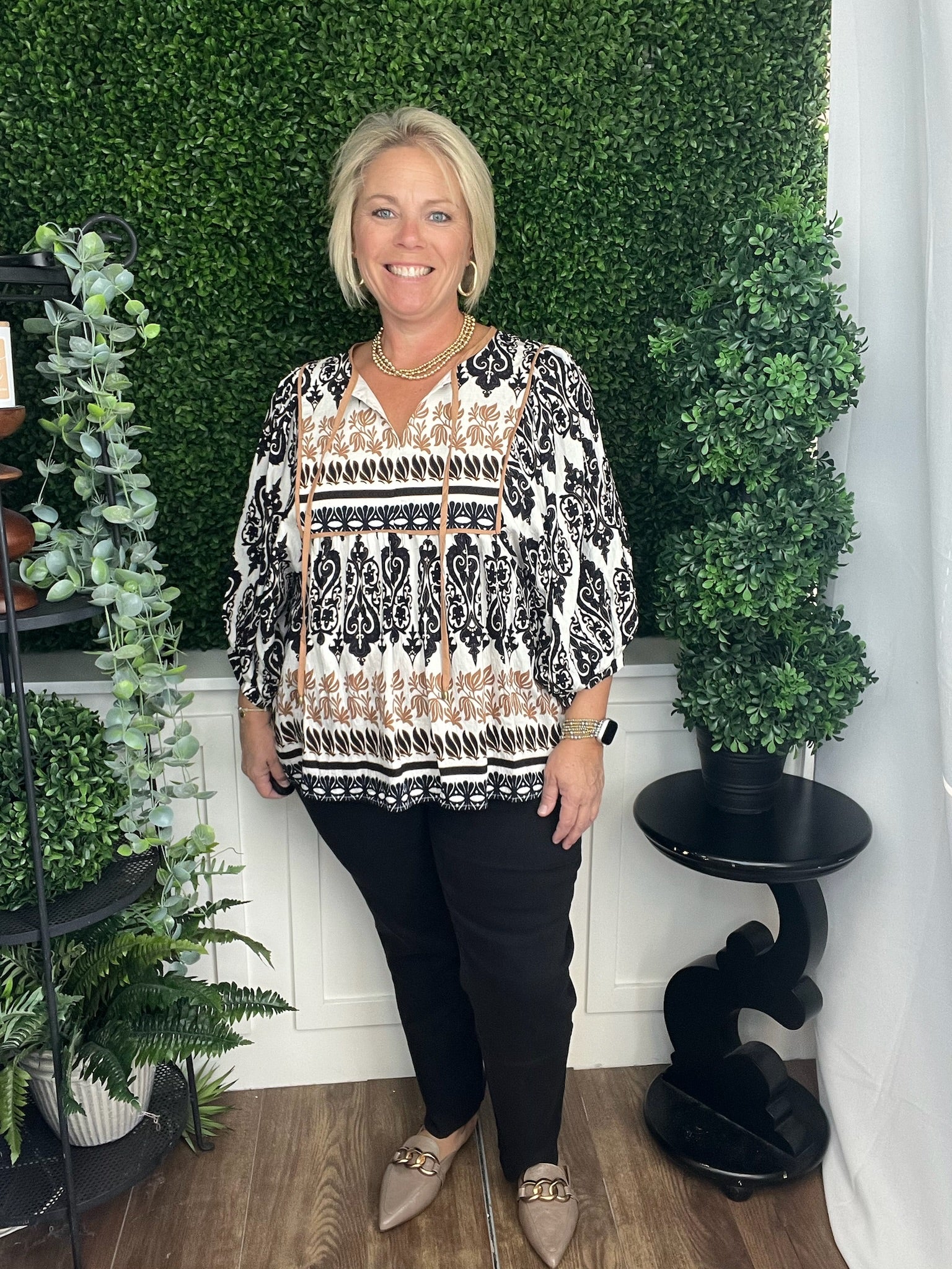 3/4 SLEEVE TOP W/SELF TIE DETAIL - BLACK