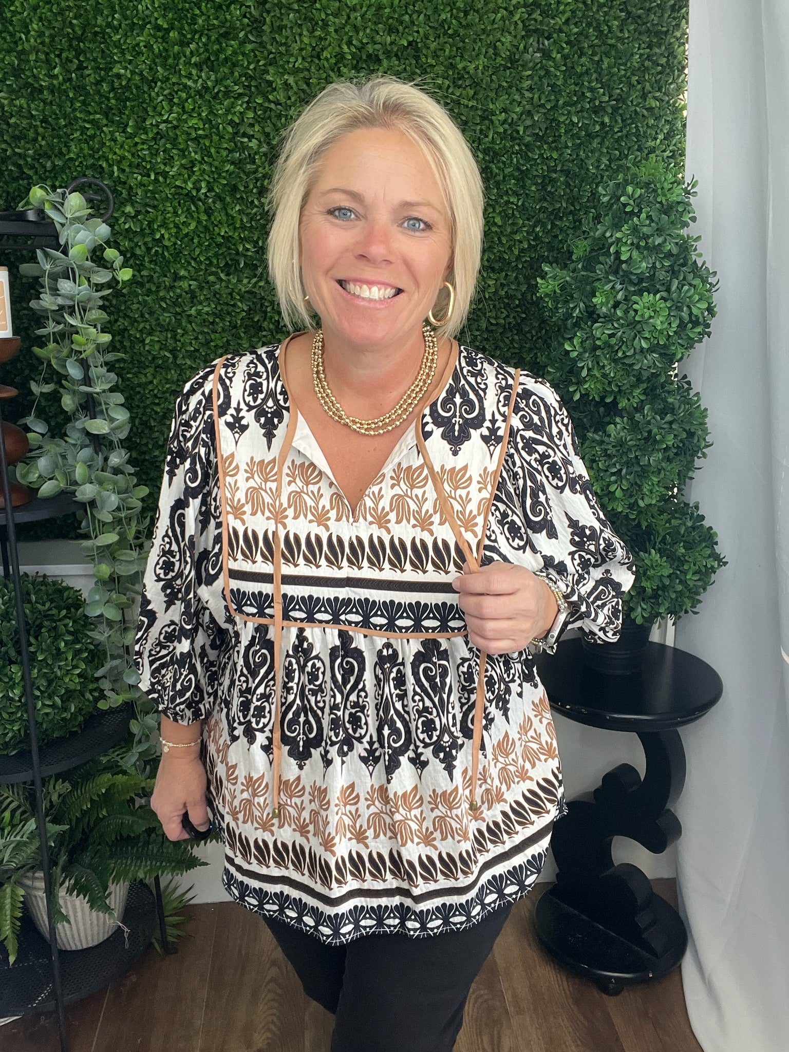 3/4 SLEEVE TOP W/SELF TIE DETAIL - BLACK