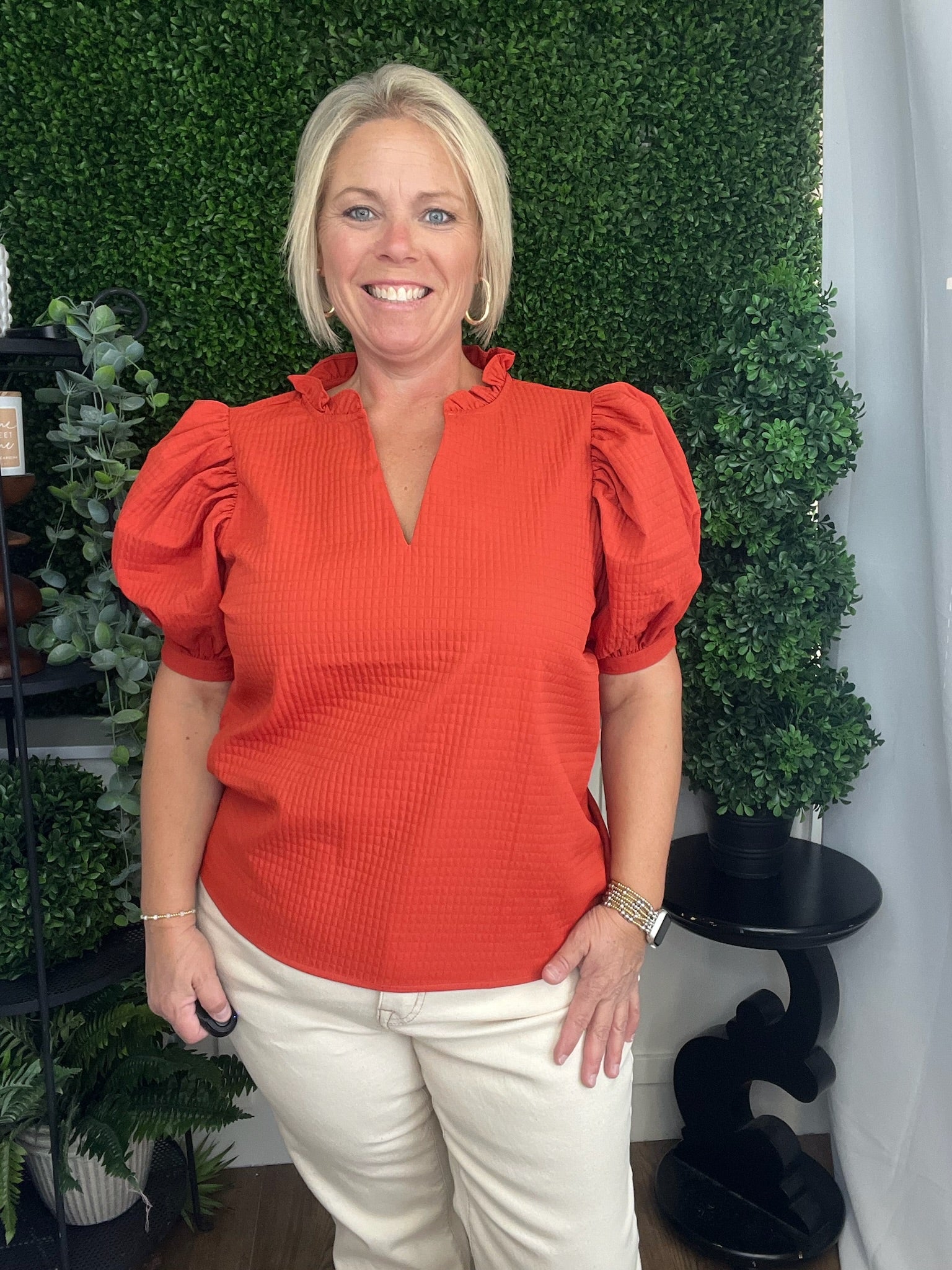 RUFFLE V-NECK PUFF SLEEVE TOP - RUST