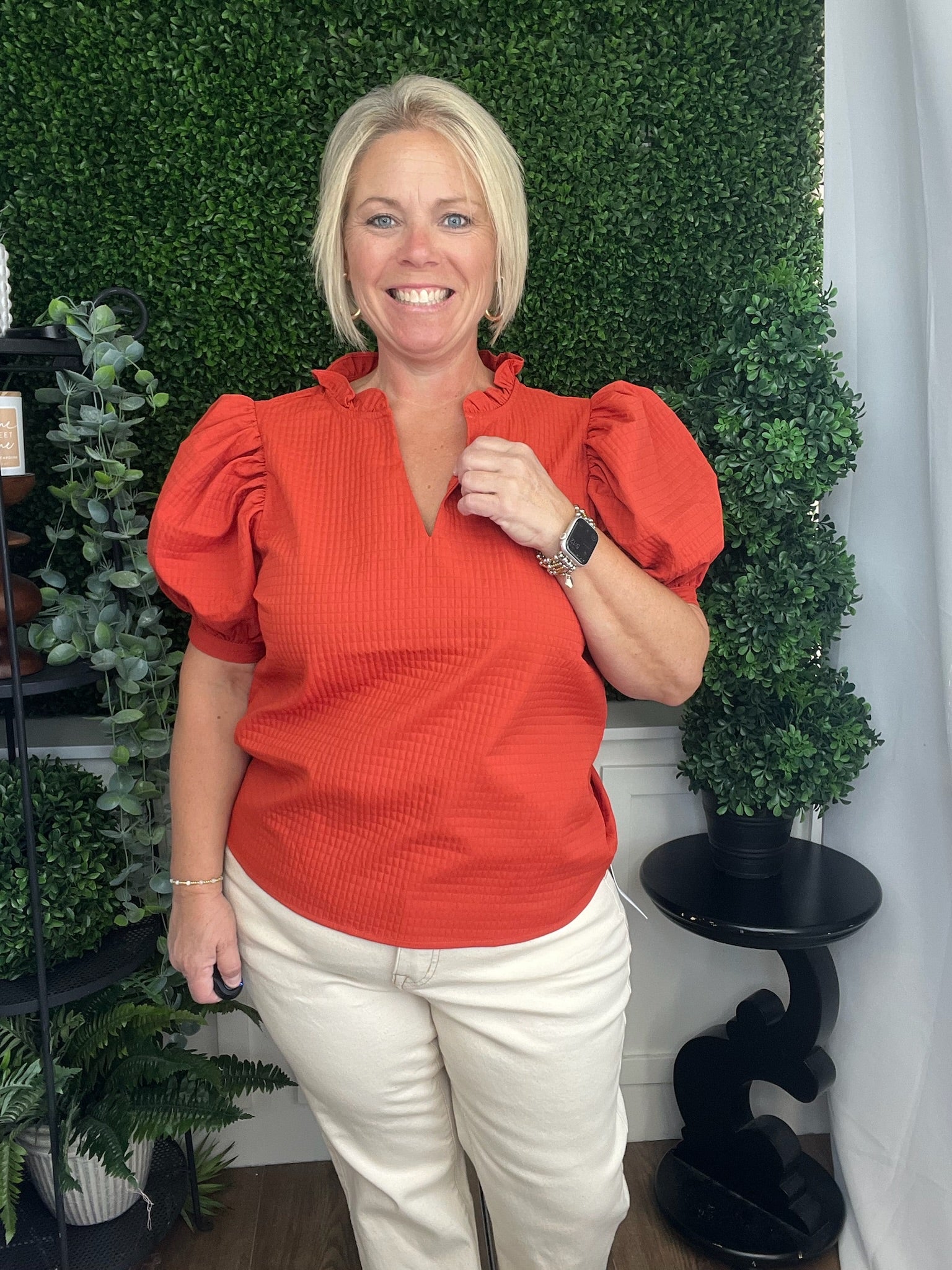 RUFFLE V-NECK PUFF SLEEVE TOP - RUST