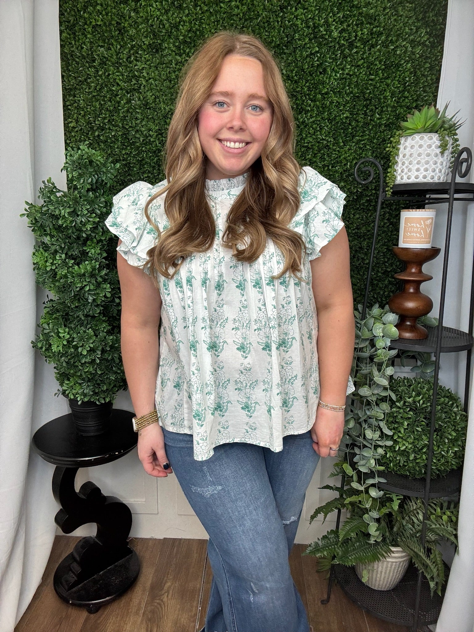 WHITE DOLLY FLUTTER TOP