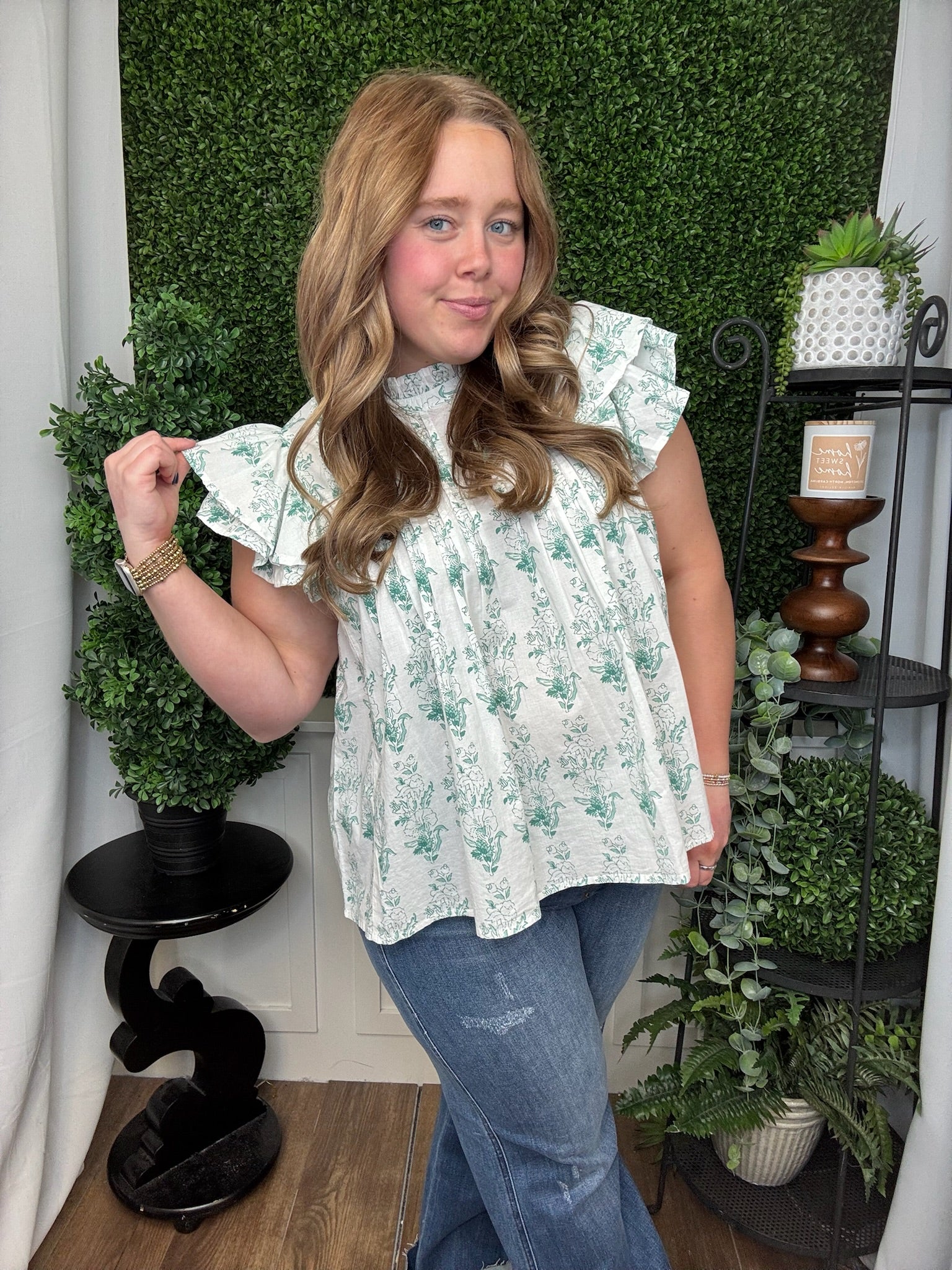 WHITE DOLLY FLUTTER TOP