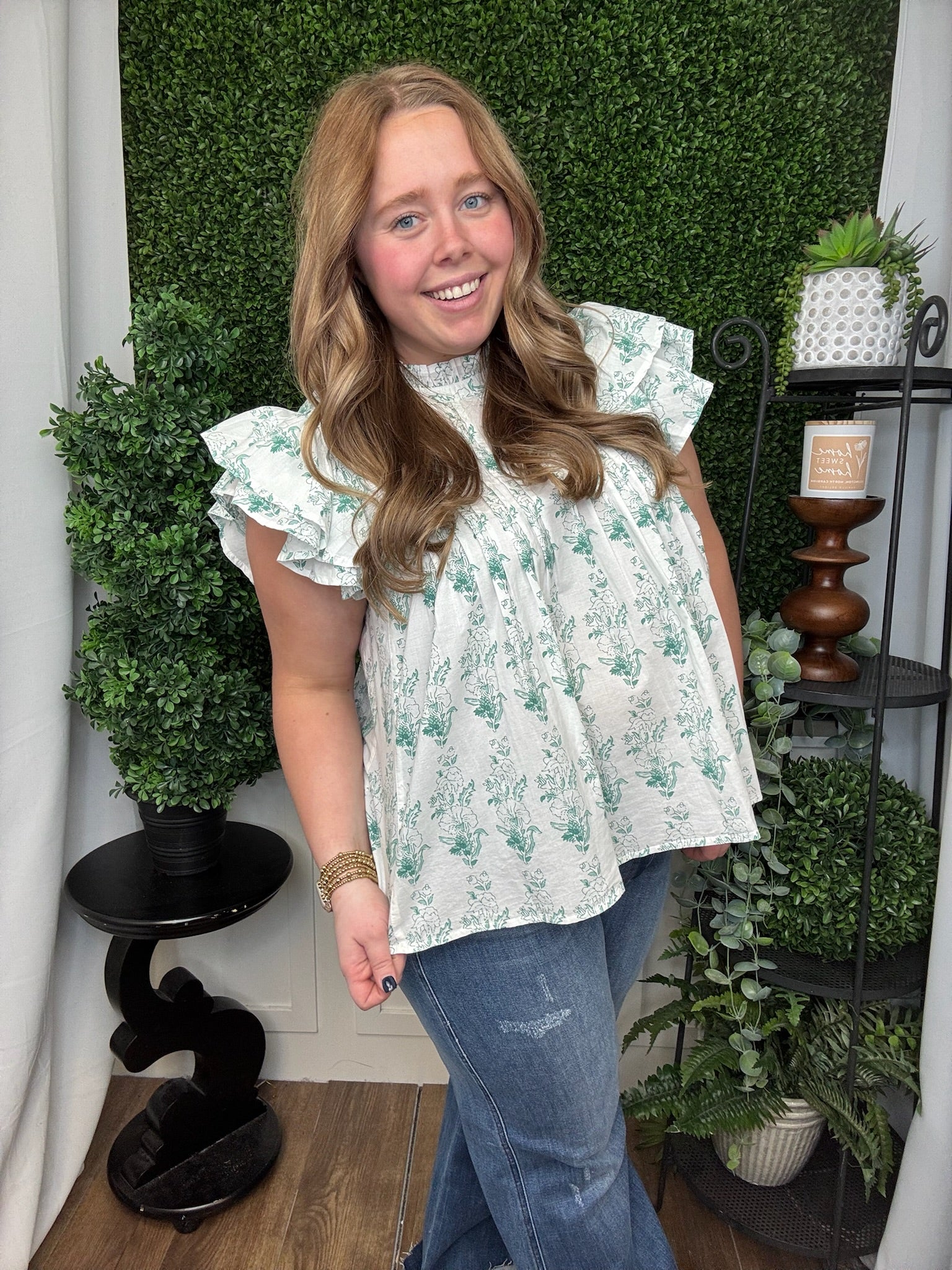 WHITE DOLLY FLUTTER TOP