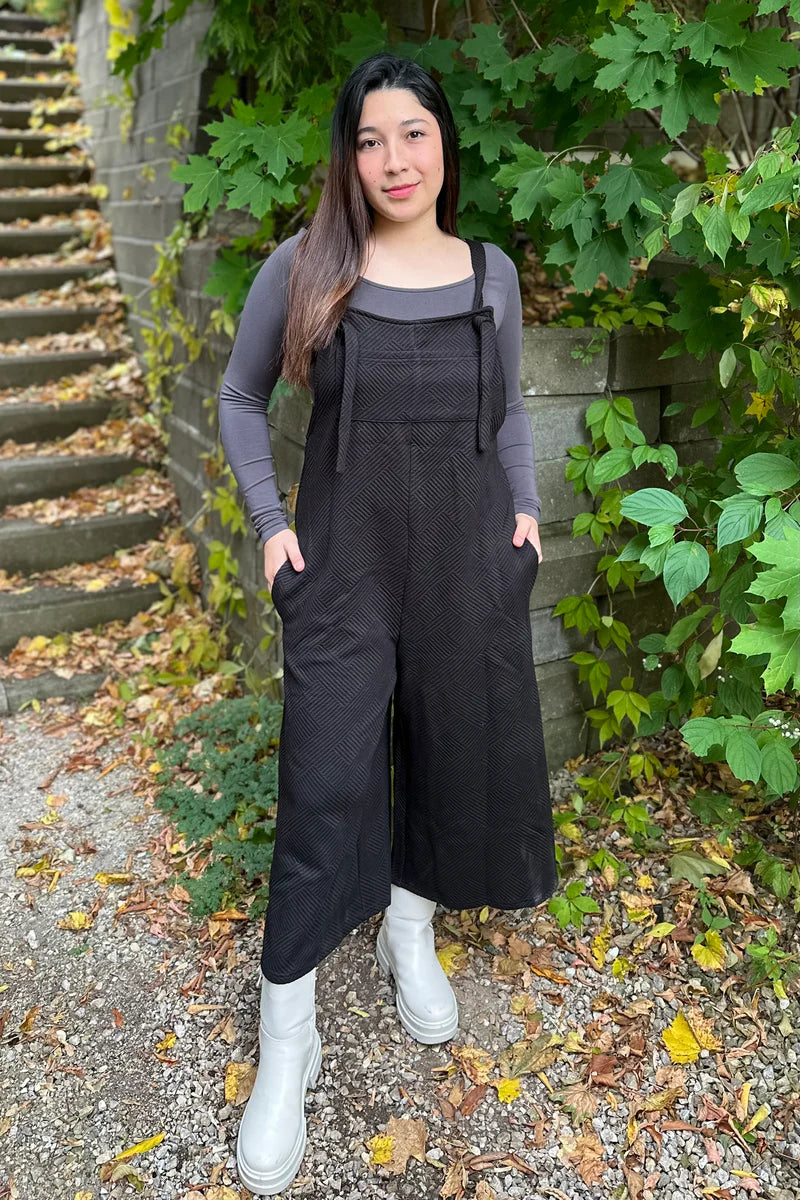 TEXTURED CROPPED OVERALL PANTS - BLACK