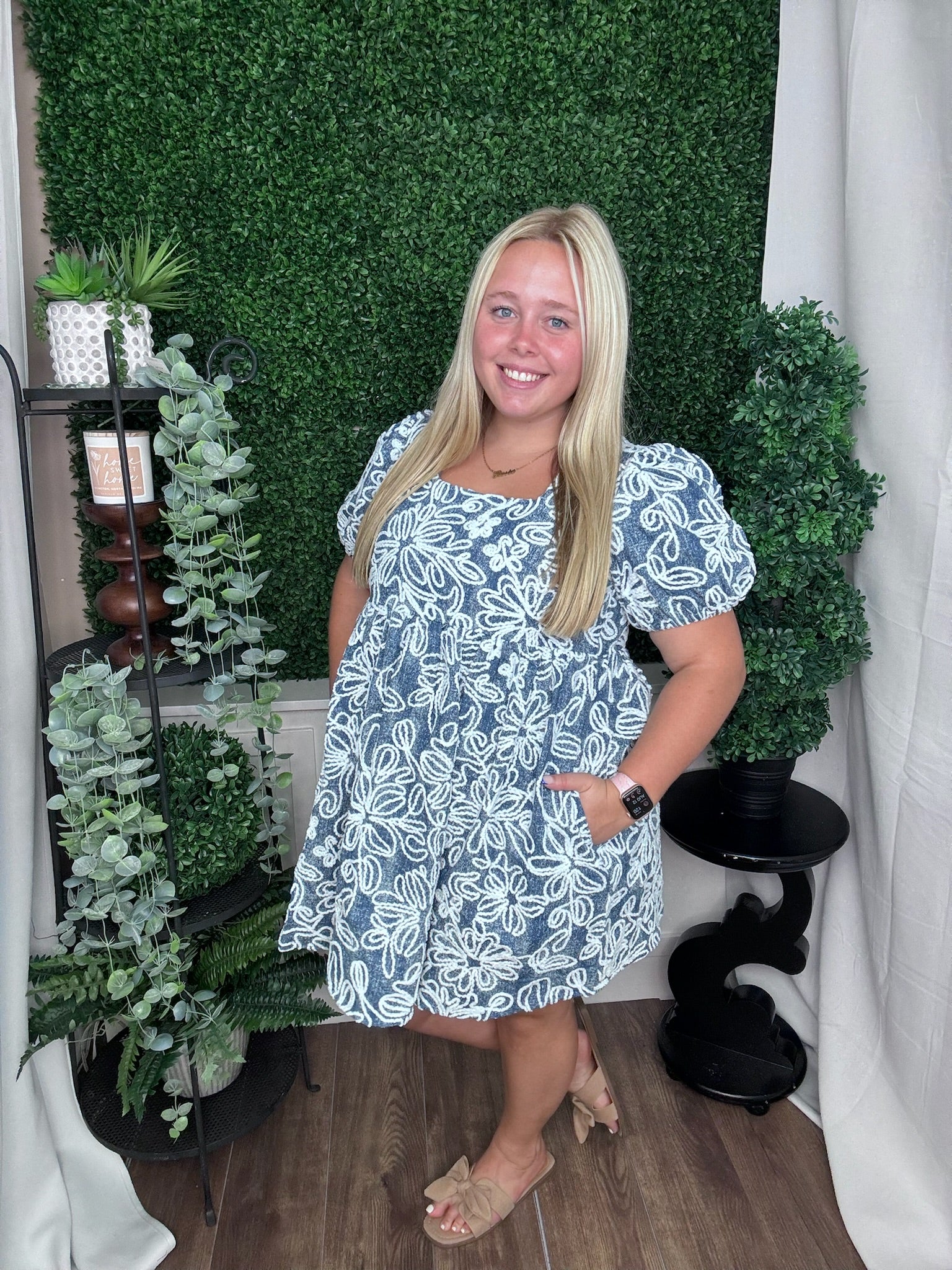 SS DENIM DRESS WITH CREAM FLORAL DETAIL