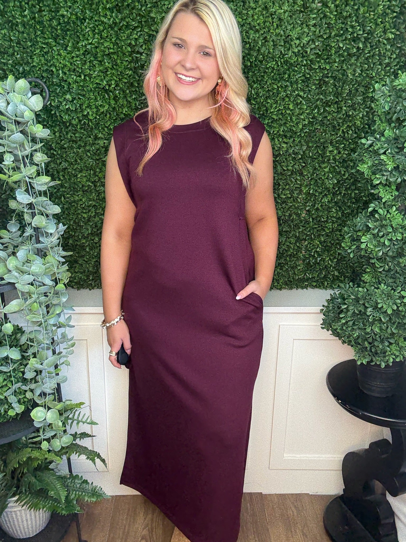 SOLID JERSEY KNIT PULLOVER MIDI DRESS W/SIDE SLIT - WINE