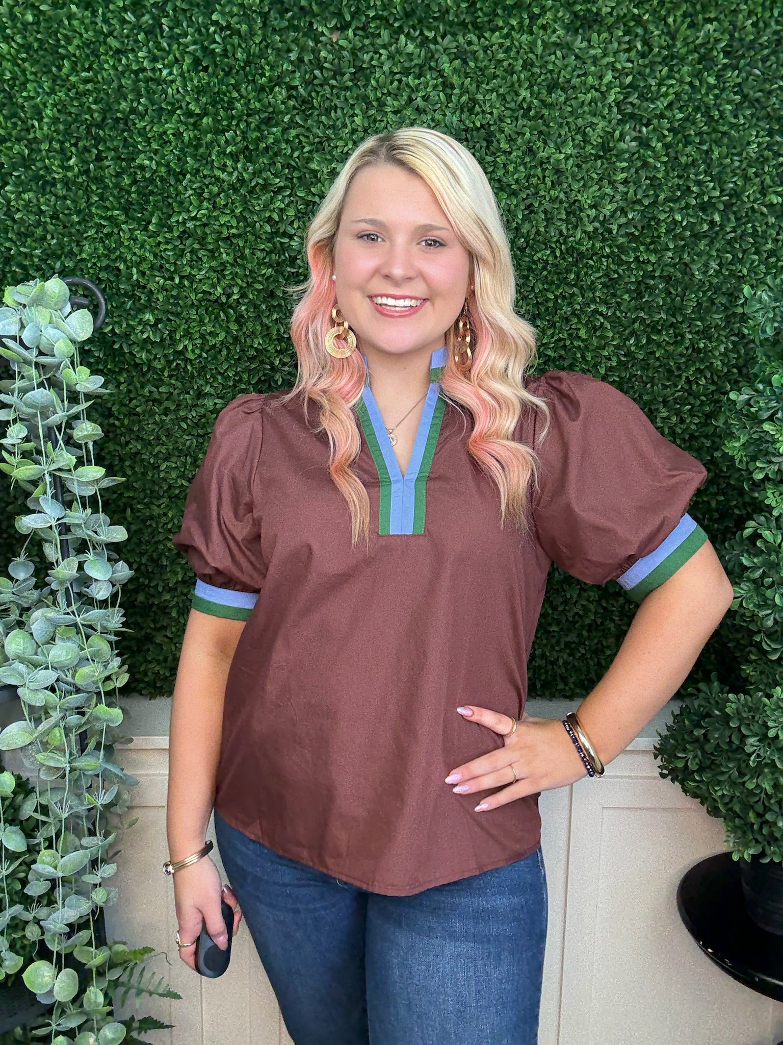 SOLID SHORT BUBBLE SLEEVE TOP - CHOCOLATE