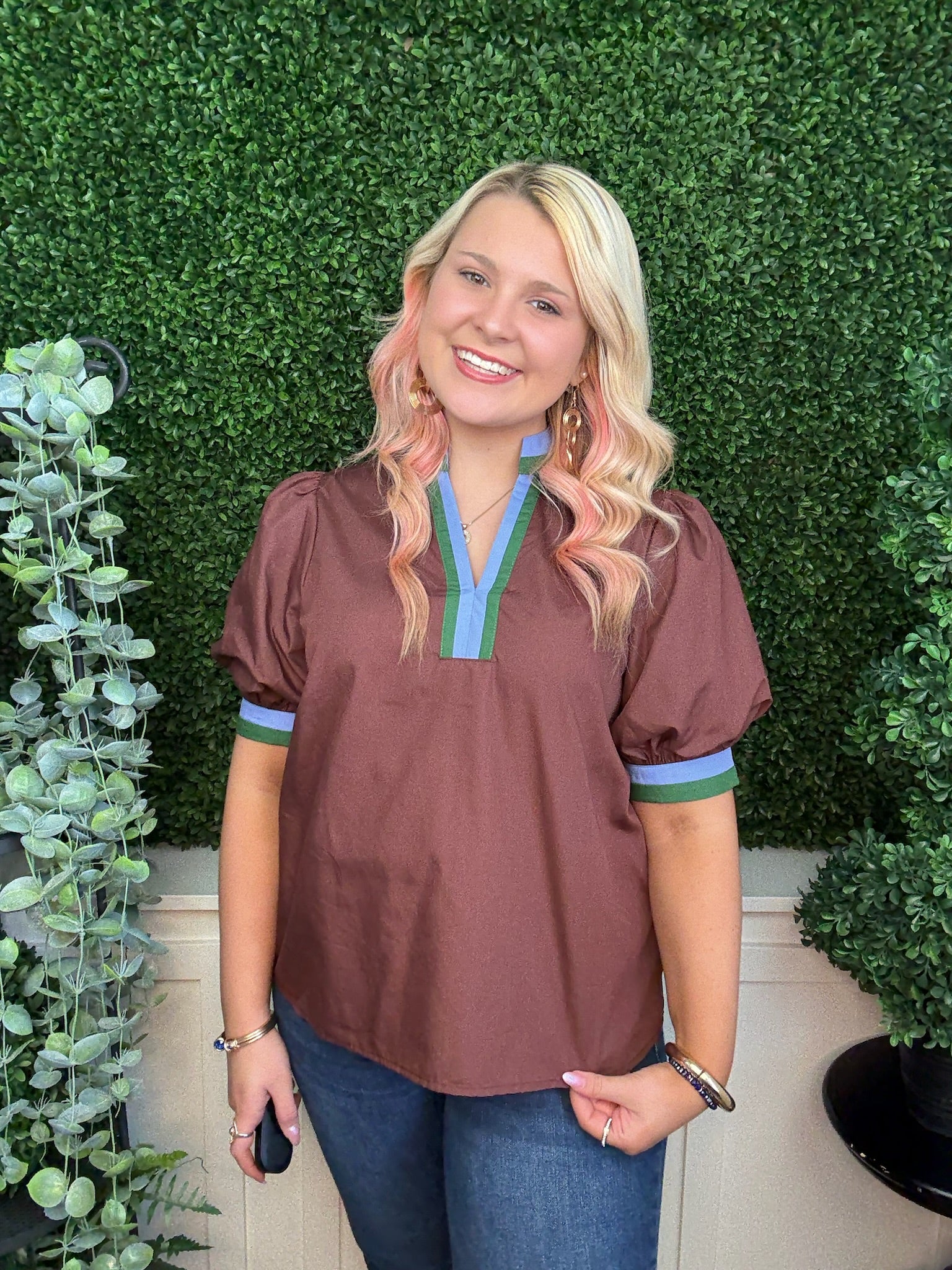 SOLID SHORT BUBBLE SLEEVE TOP - CHOCOLATE