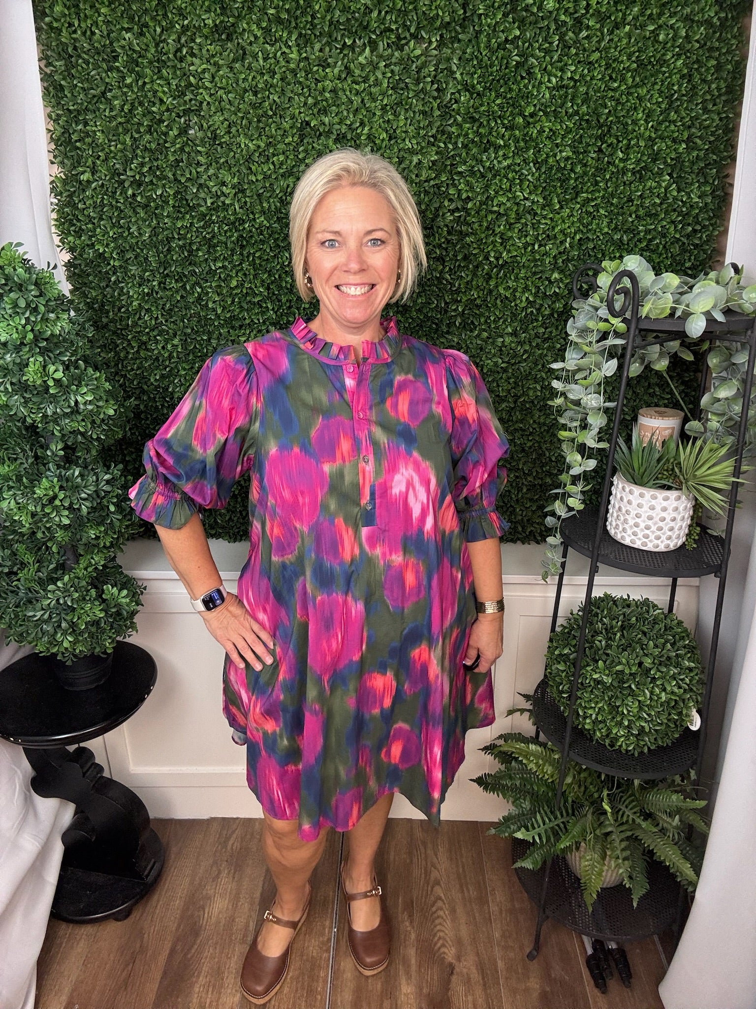 ABSTRACT PRINT RUFFLE SLEEVE DRESS - MAGENTA