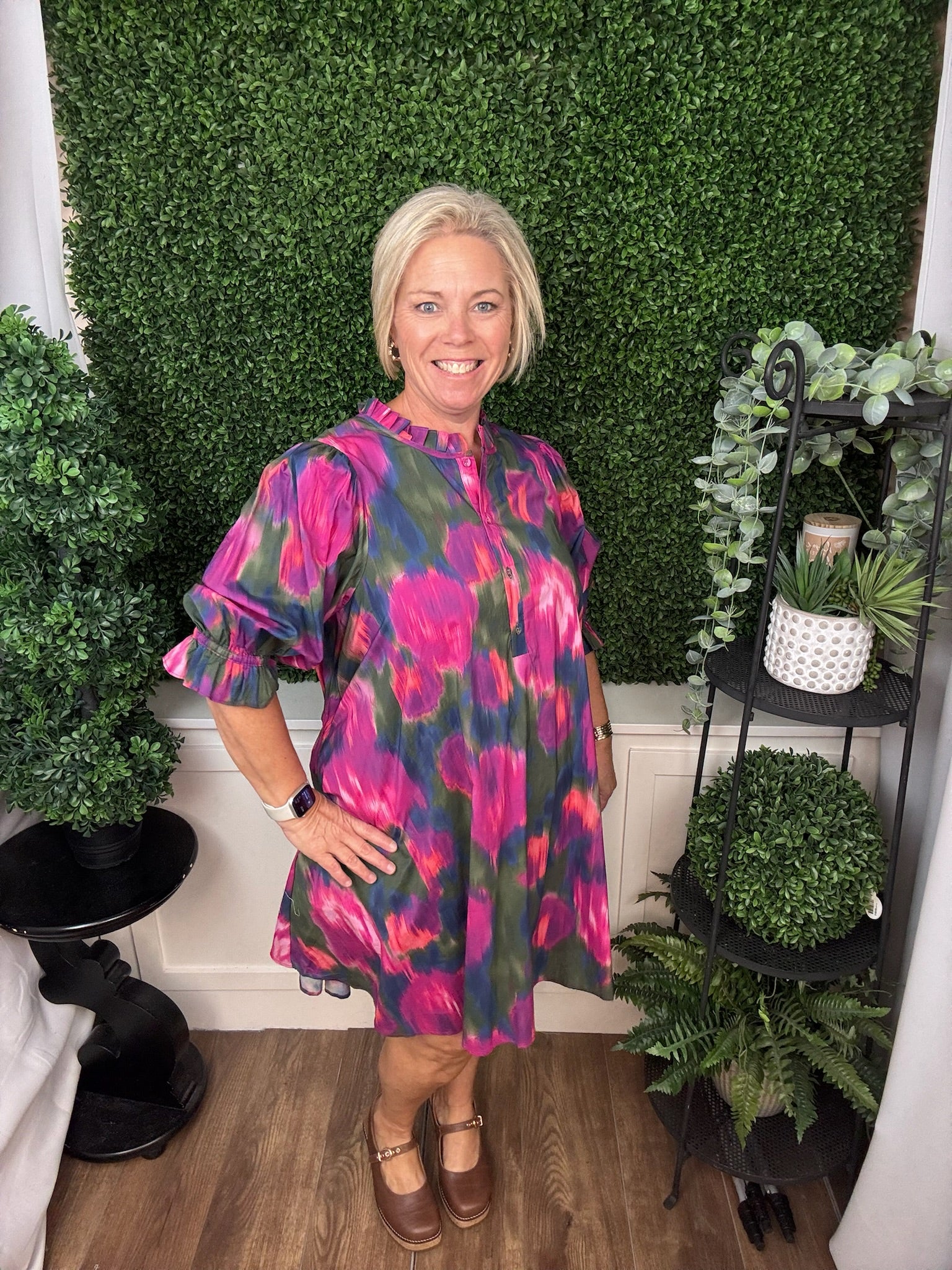 ABSTRACT PRINT RUFFLE SLEEVE DRESS - MAGENTA