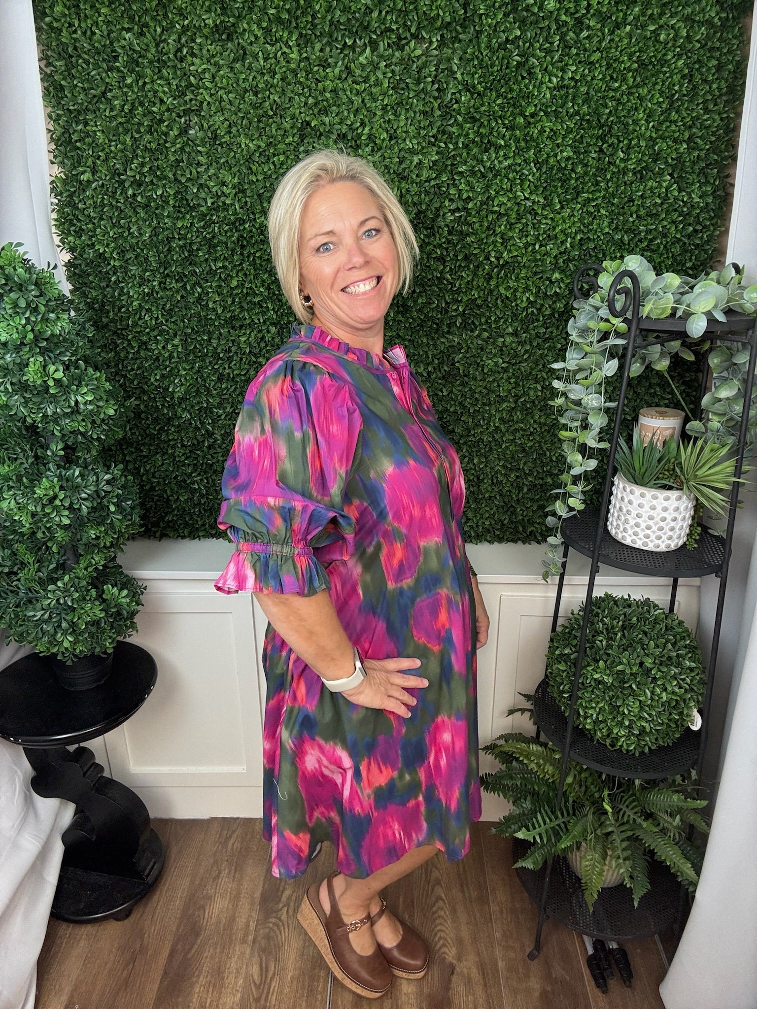 ABSTRACT PRINT RUFFLE SLEEVE DRESS - MAGENTA