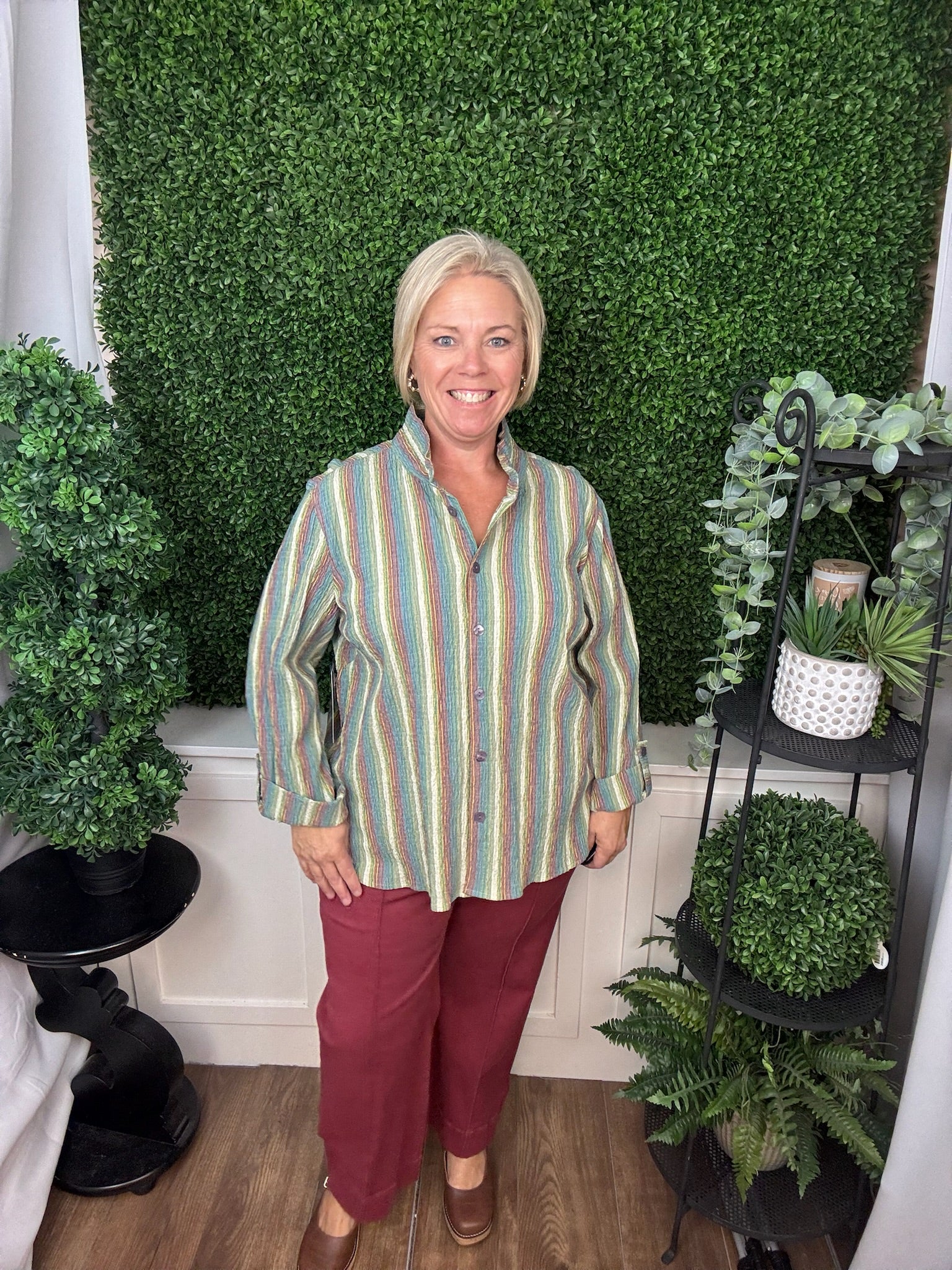 WOVEN Y/D TEXTURED BUTTON FRONT TOP WITH POINT COLLAR 3/4 SLEEVES - MULTI