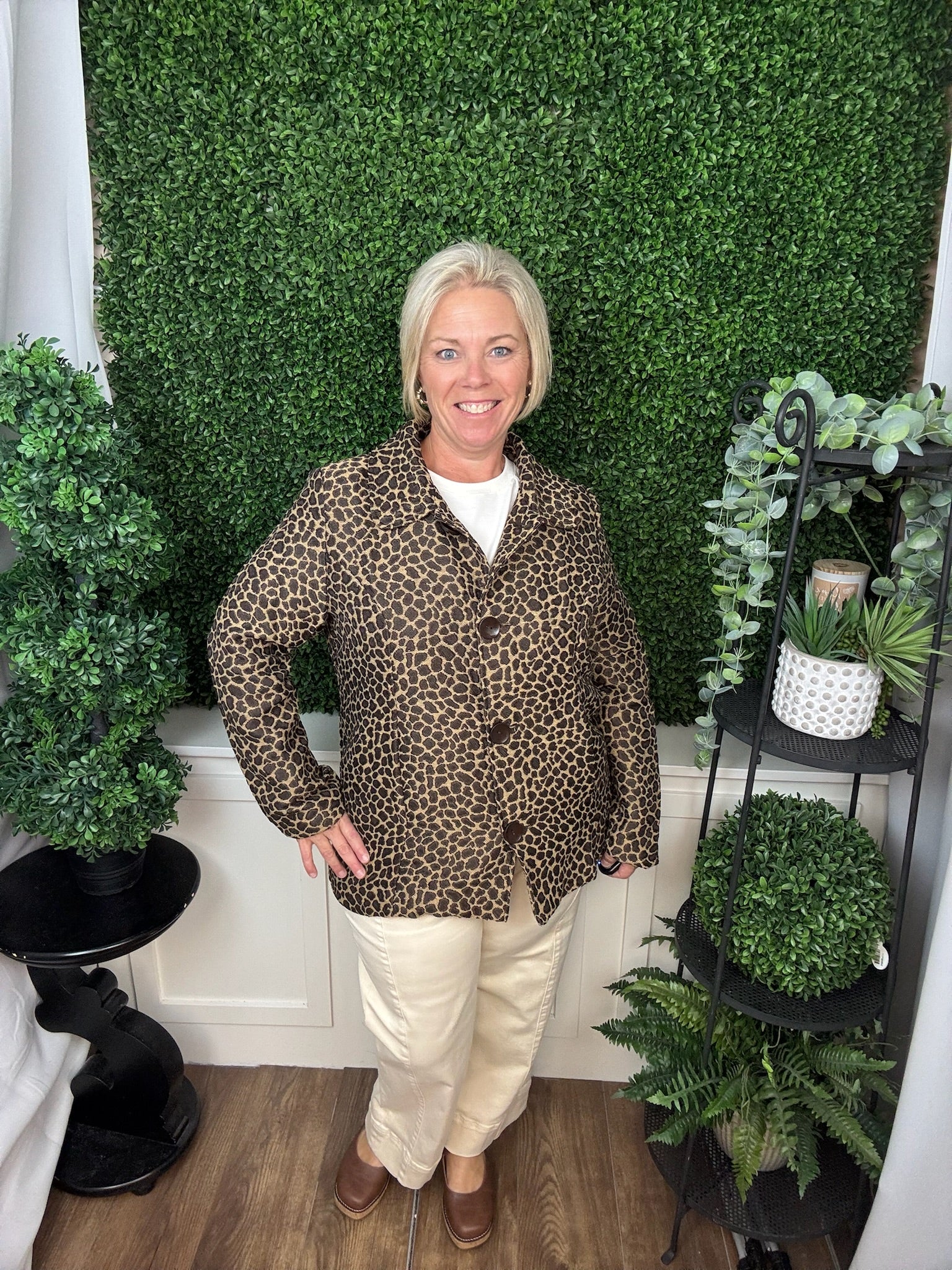 LEOPARD SHORT COAT - BROWN