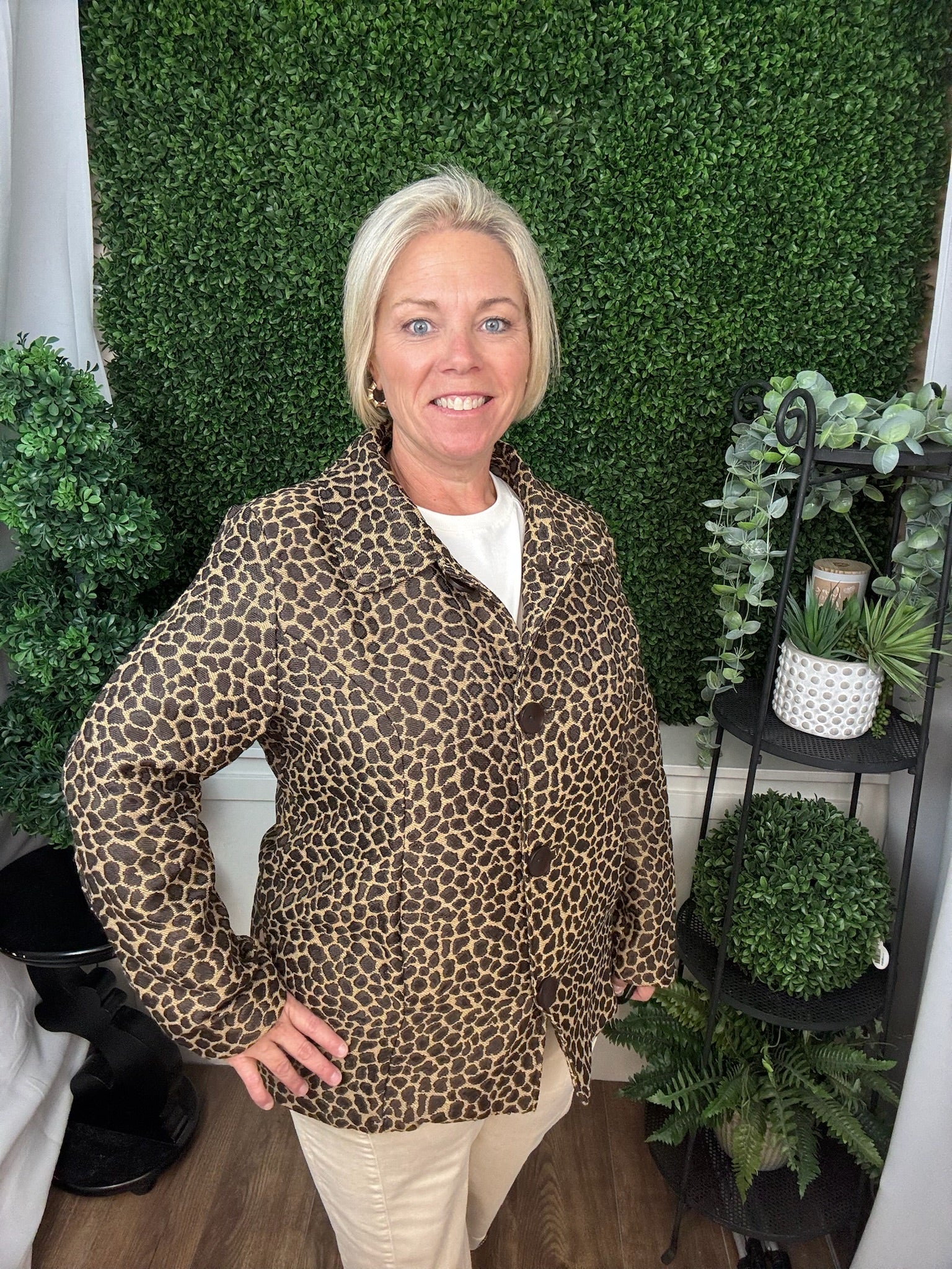 LEOPARD SHORT COAT - BROWN