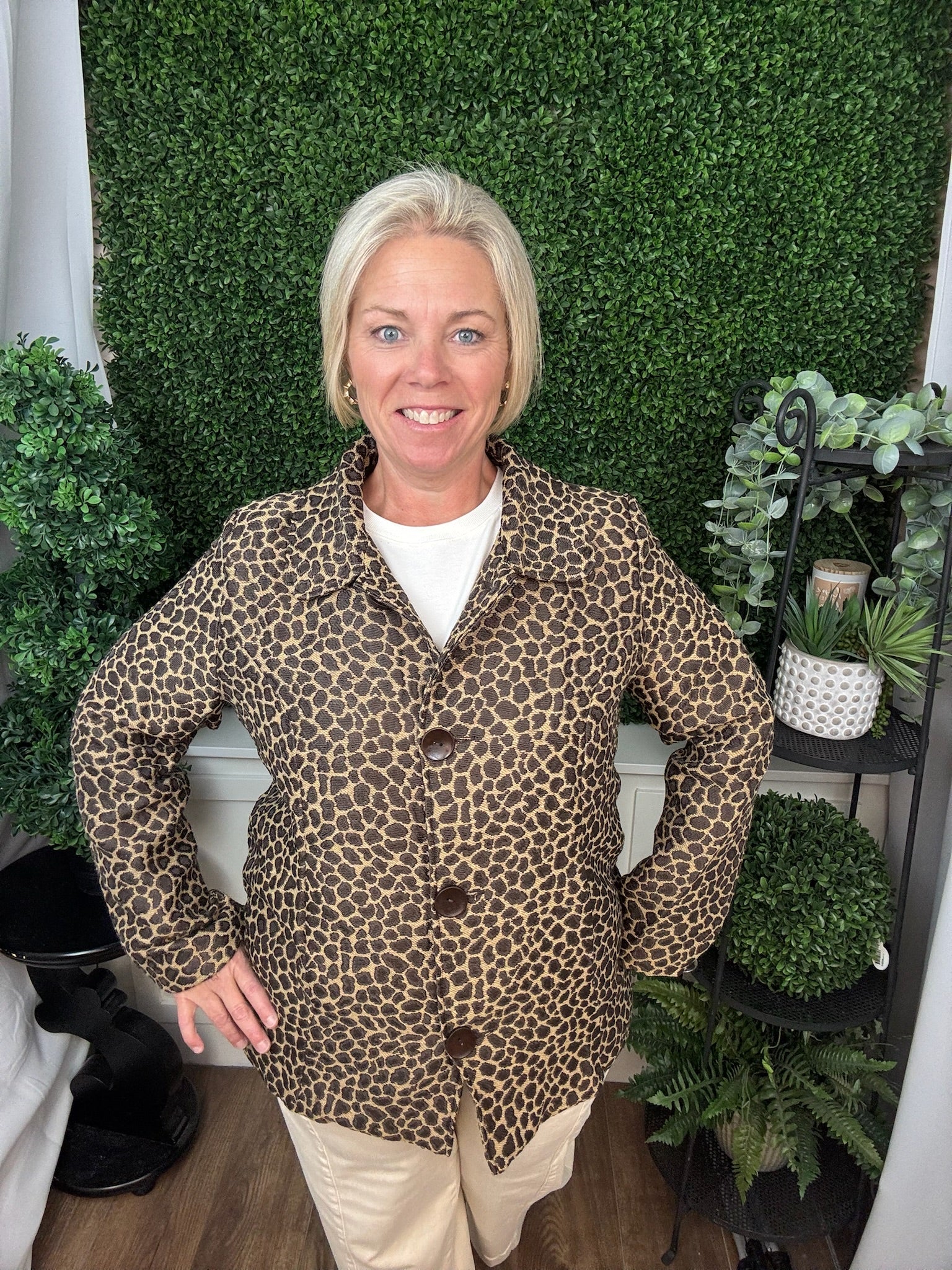 LEOPARD SHORT COAT - BROWN