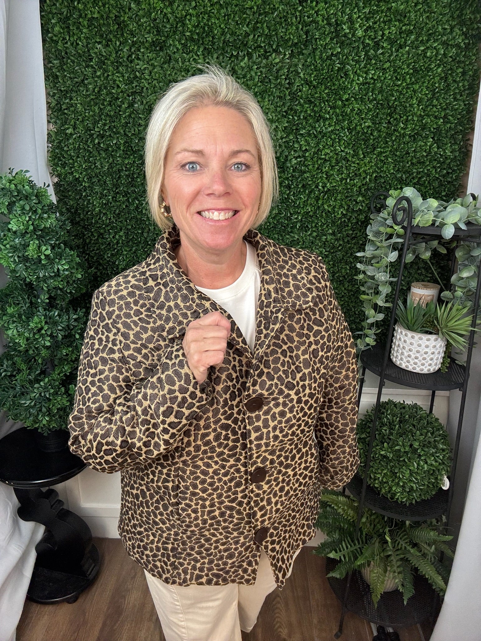 LEOPARD SHORT COAT - BROWN