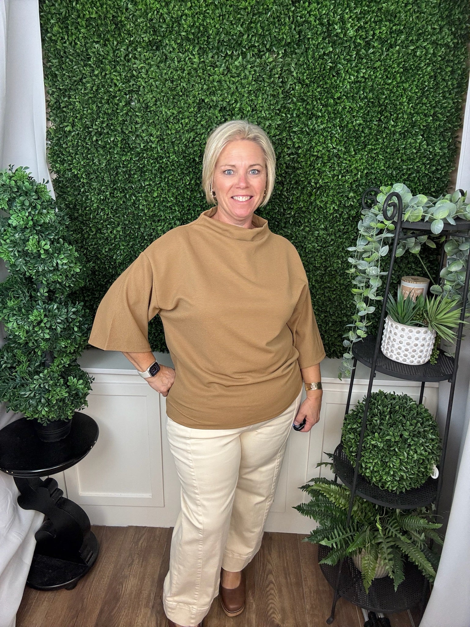 MOCK TURTLENECK SHORT SLEEVE PULLOVER TOP - CAMEL/OLIVE