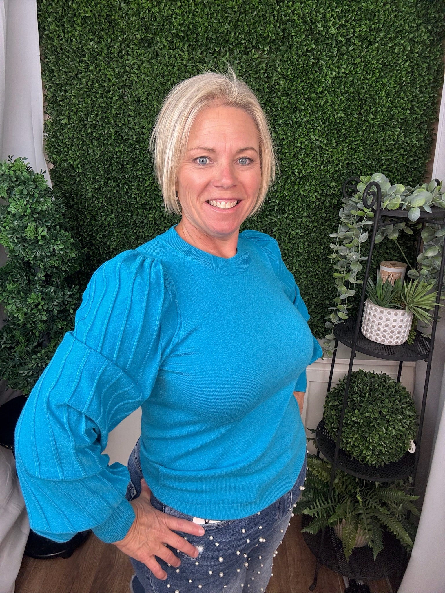 LONG SLEEVE CREW NECK KNIT SWEATER - IVORY/SCARLET RED/TEAL BLUE