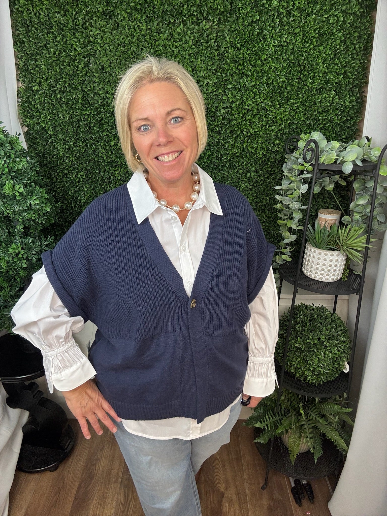 SINGLE BUTTON SWEATER VEST - NAVY