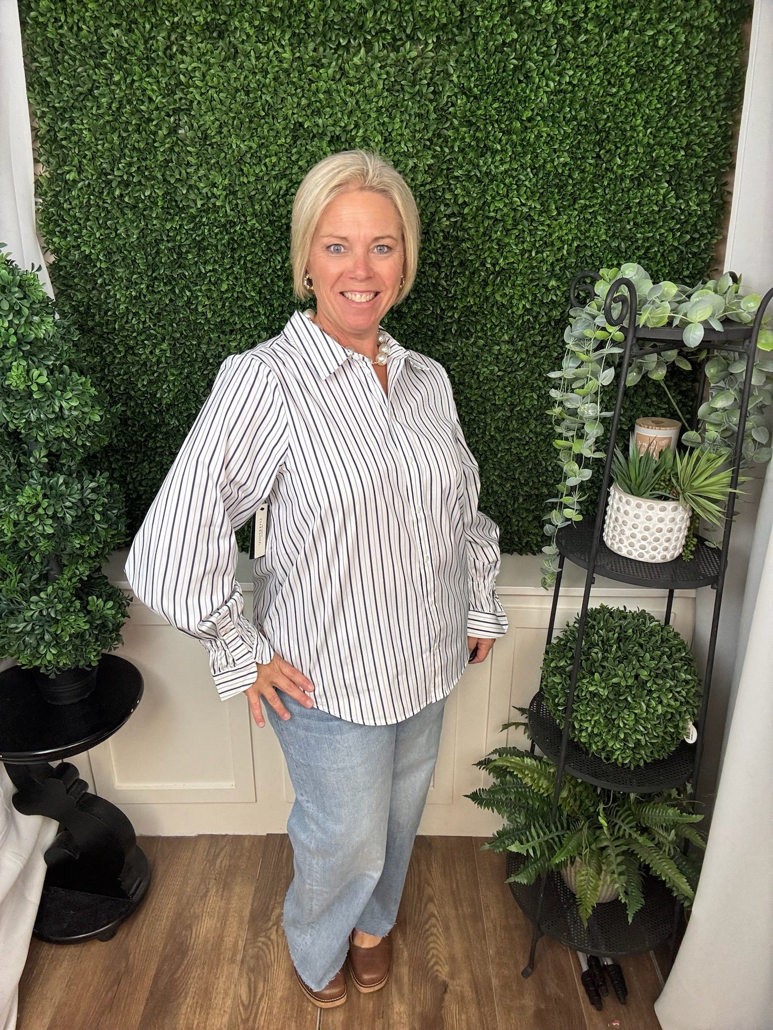 ADJUSTABLE SLEEVE BUTTON FRONT WOVEN TOP - WHITE W/NAVY