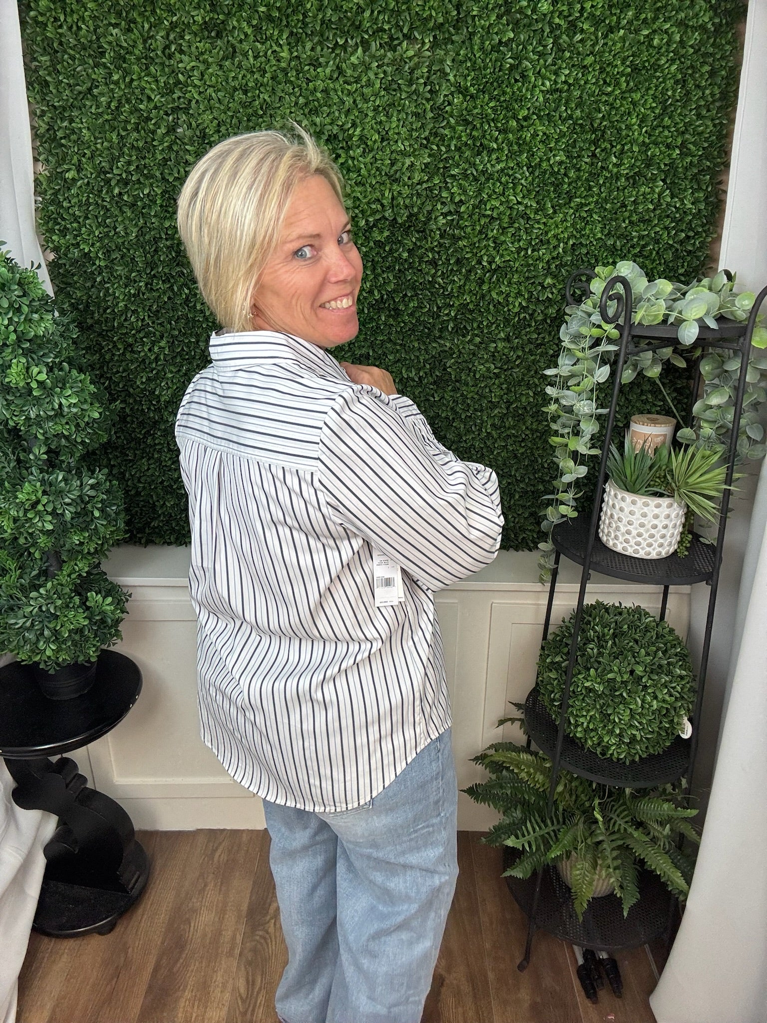 ADJUSTABLE SLEEVE BUTTON FRONT WOVEN TOP - WHITE W/NAVY