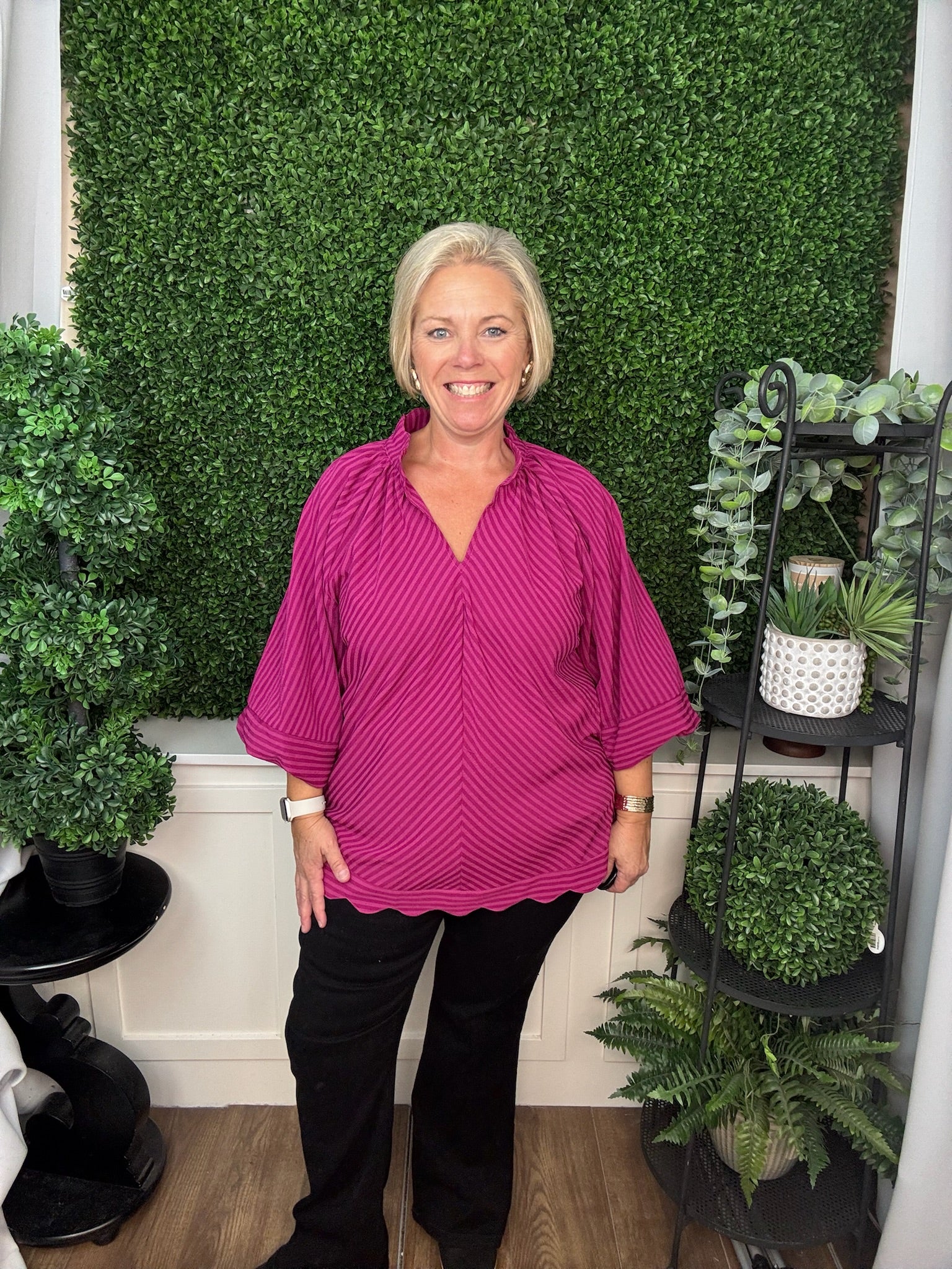 SLEEVE LINING STRIPED SEERSUCKER V-SLIT NECK TOP WITH BUBBLE SLEEVE - MAGENTA