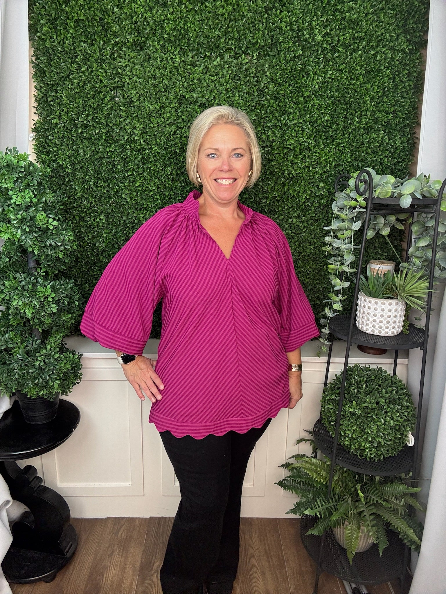 SLEEVE LINING STRIPED SEERSUCKER V-SLIT NECK TOP WITH BUBBLE SLEEVE - MAGENTA