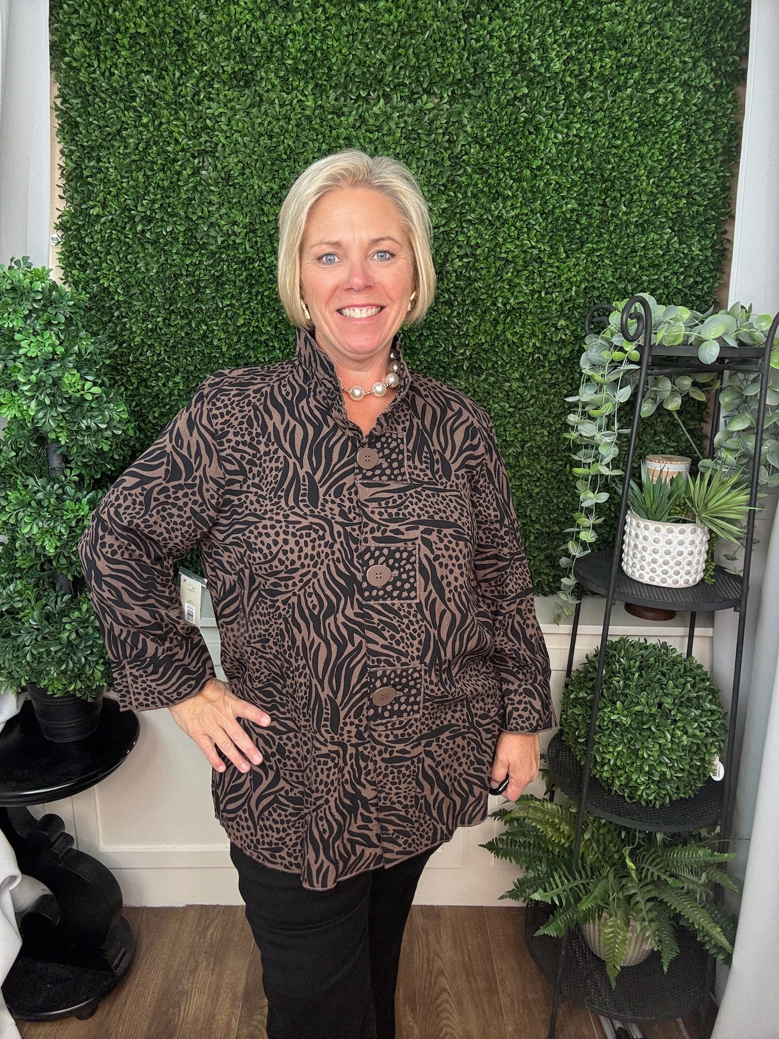 WOVEN BUTTON FRONT TUNIC WITH WIRE COLLAR 3/4 SLEEVES - CHOCOLATE