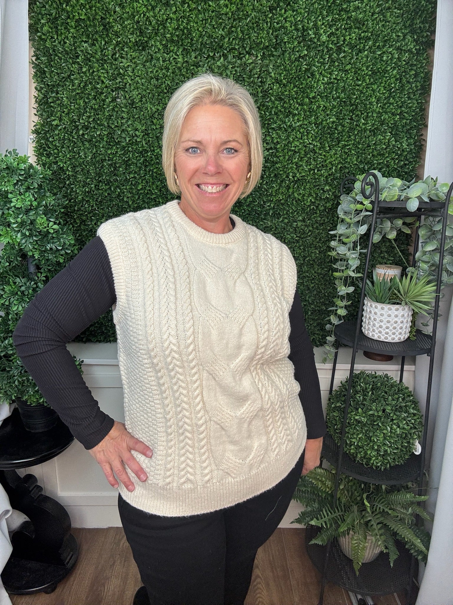 SLEEVELESS CABLE SWEATER VEST - CREAM