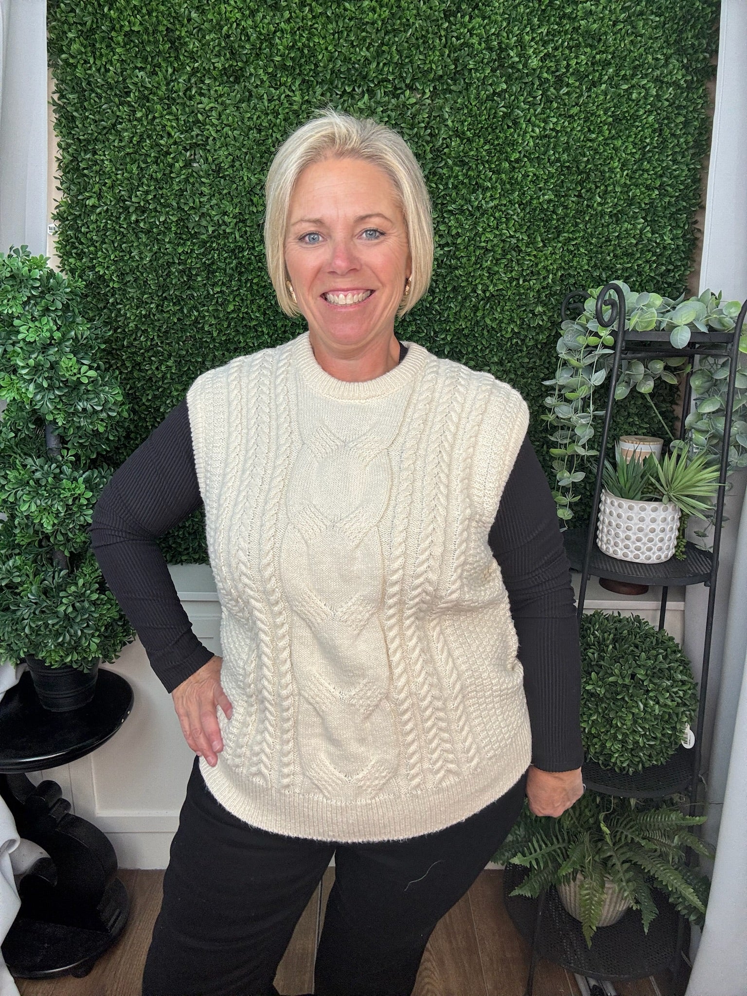 SLEEVELESS CABLE SWEATER VEST - CREAM