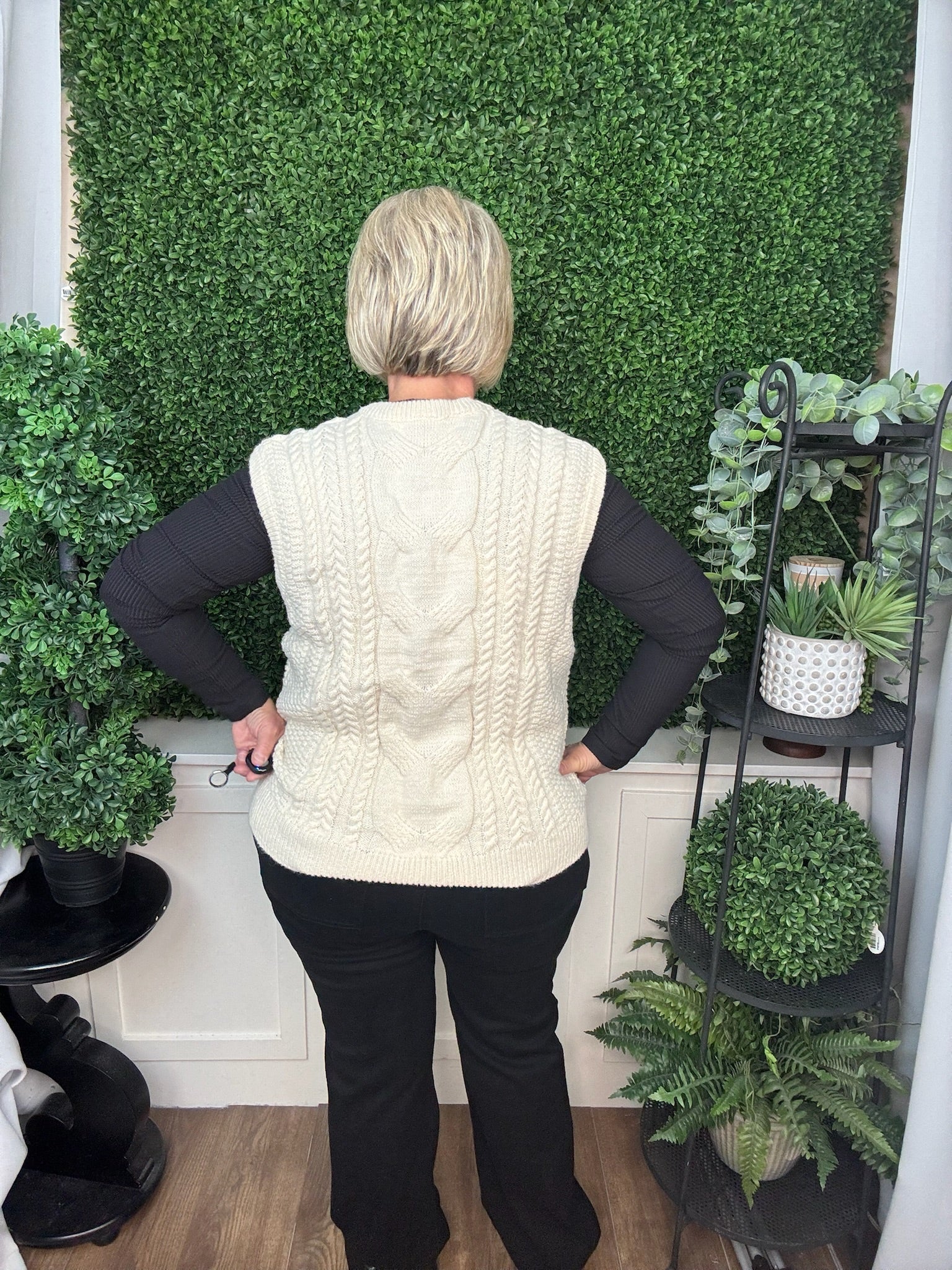 SLEEVELESS CABLE SWEATER VEST - CREAM