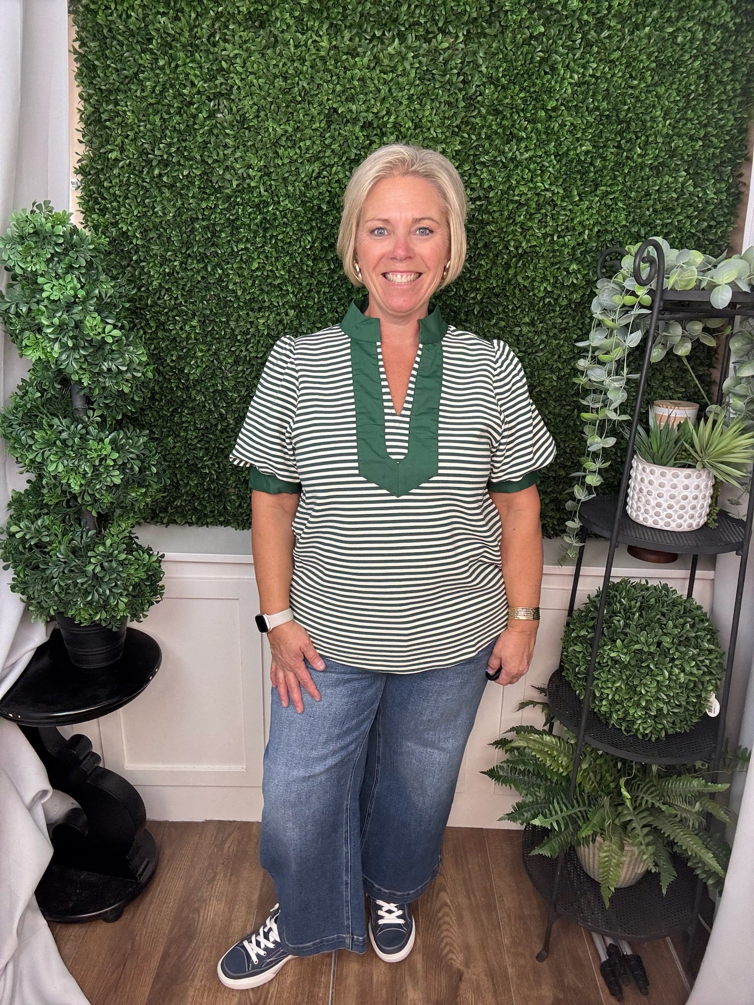 SHORT SLEEVE COLLARED STRIPED WOVEN TOP WITH RUFFLE CUFFS - HUNTER GREEN/BURGUNDY
