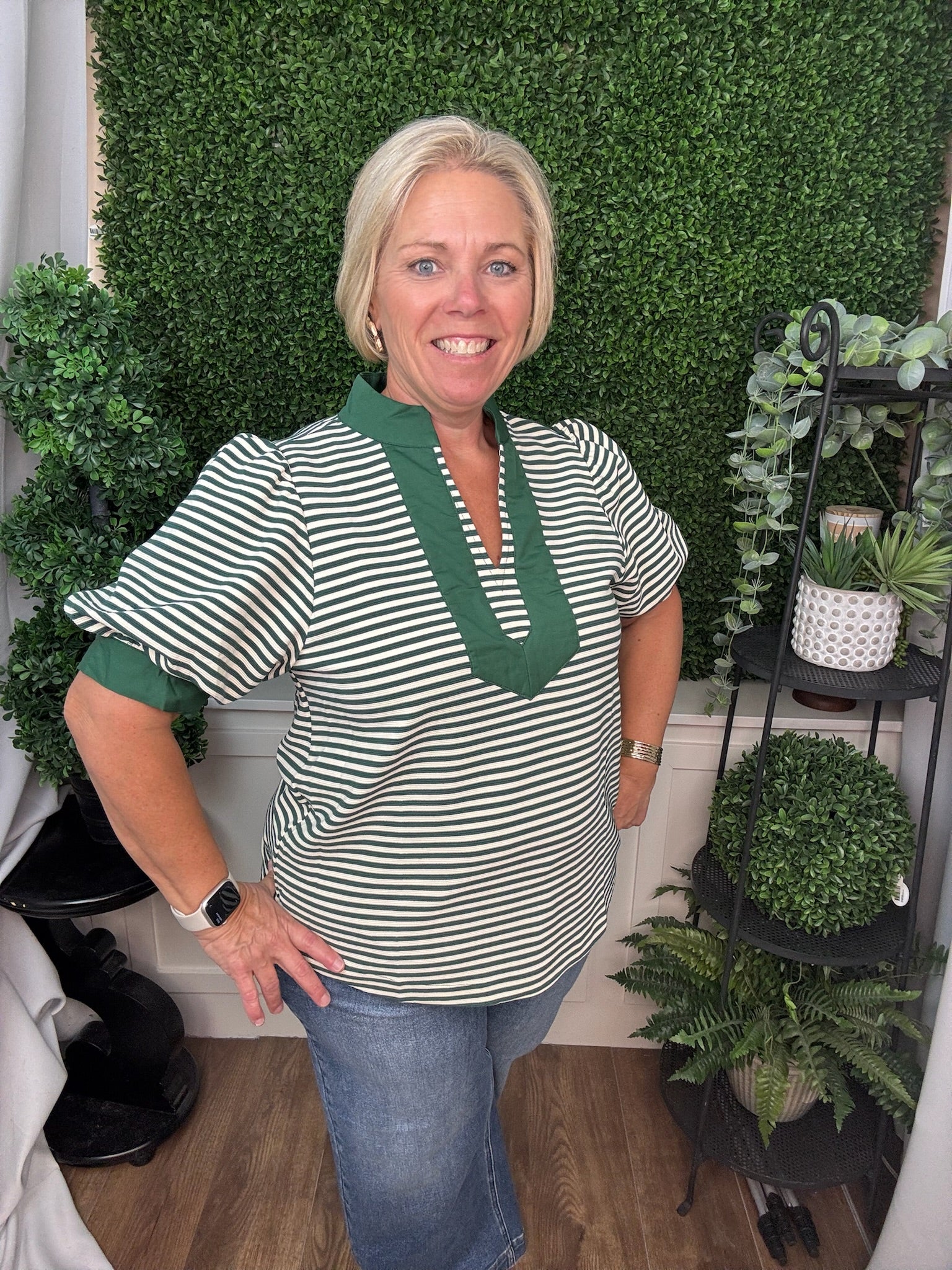SHORT SLEEVE COLLARED STRIPED WOVEN TOP WITH RUFFLE CUFFS - HUNTER GREEN/BURGUNDY