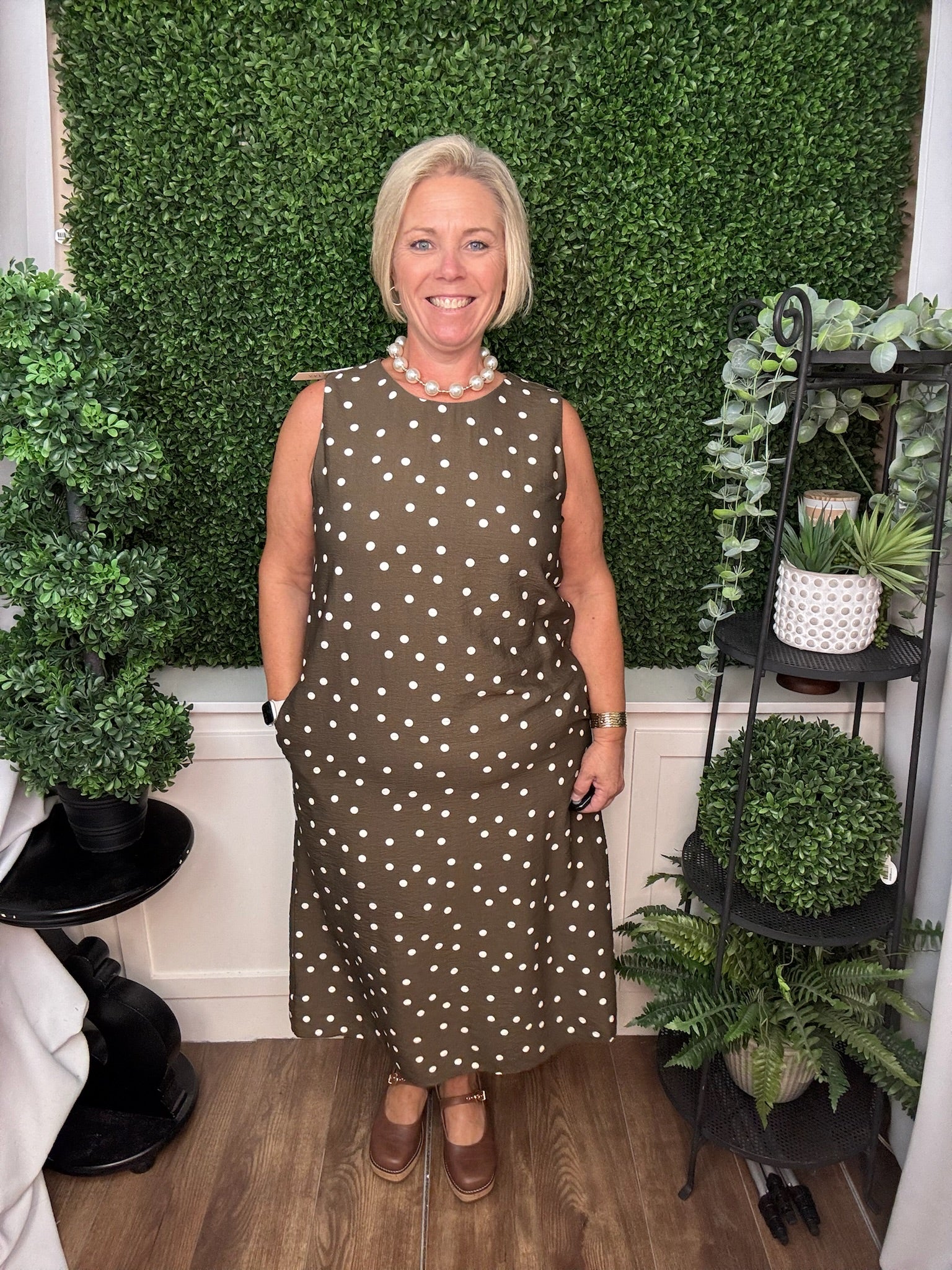SLEEVELESS WOVEN POLKADOT PRINT MIDl DRESS WITH POCKETS - BROWN