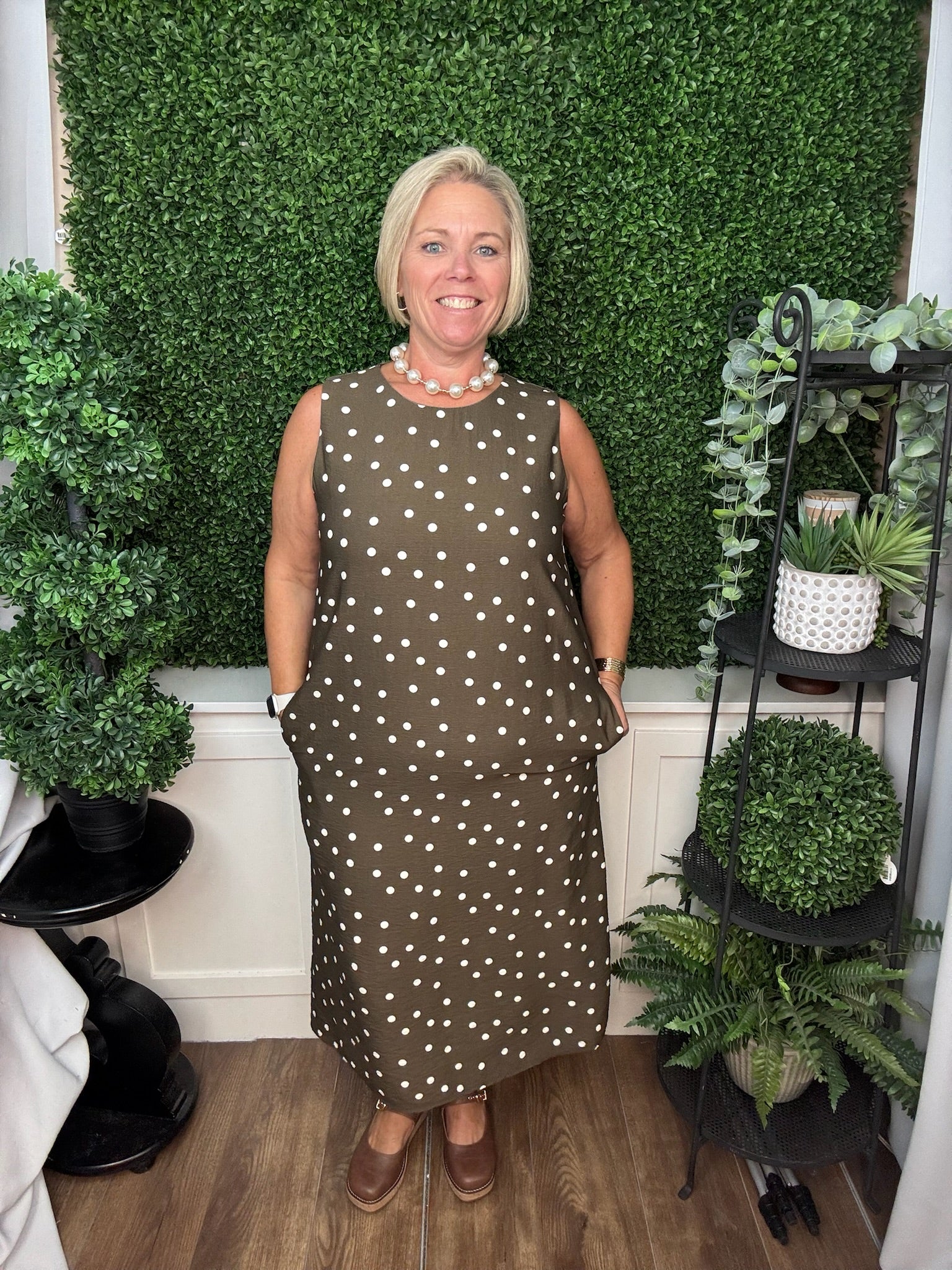 SLEEVELESS WOVEN POLKADOT PRINT MIDl DRESS WITH POCKETS - BROWN
