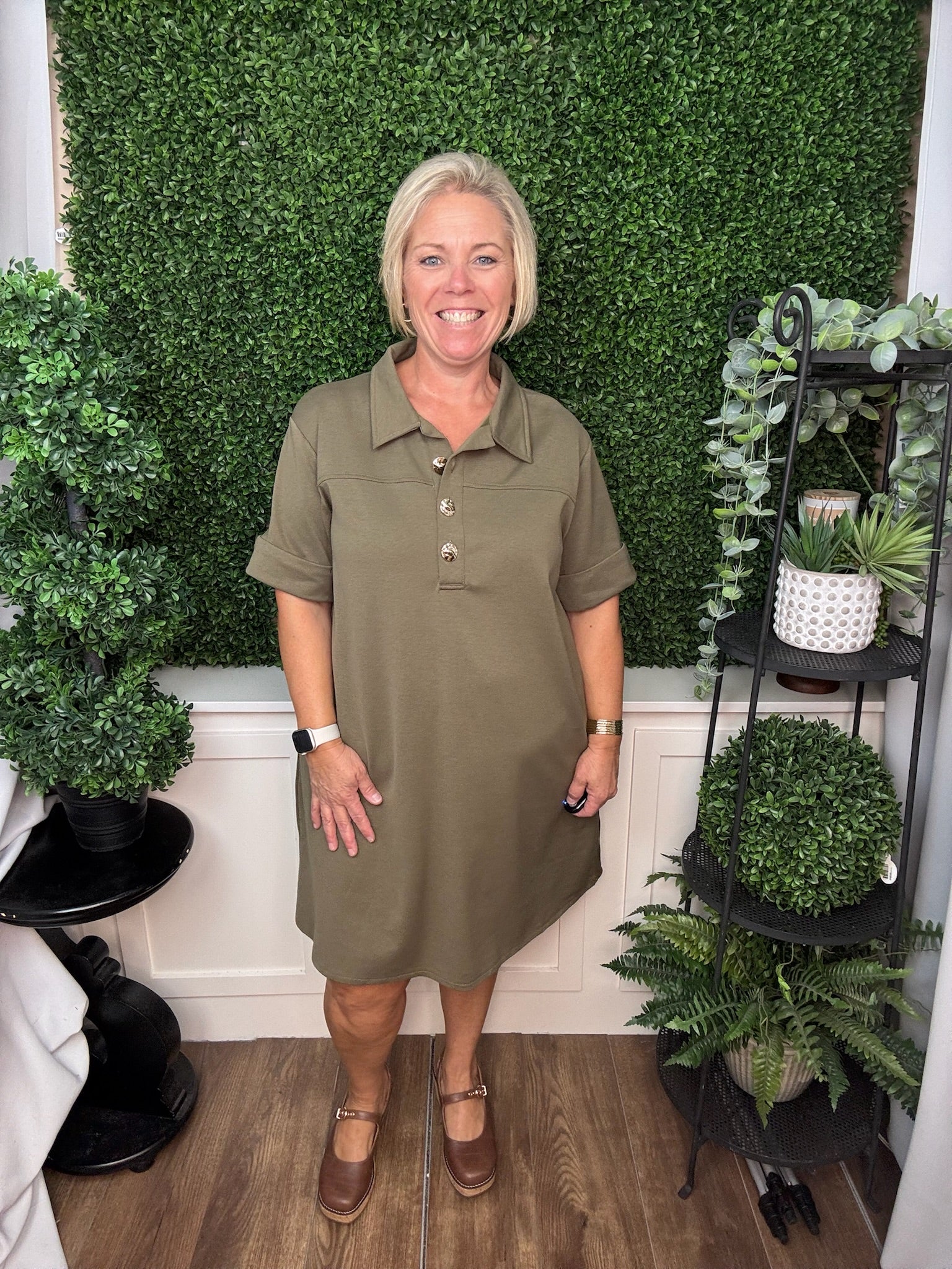 SHORT SLEEVE KNIT COLLARED SHIFT MINI DRESS - OLIVE